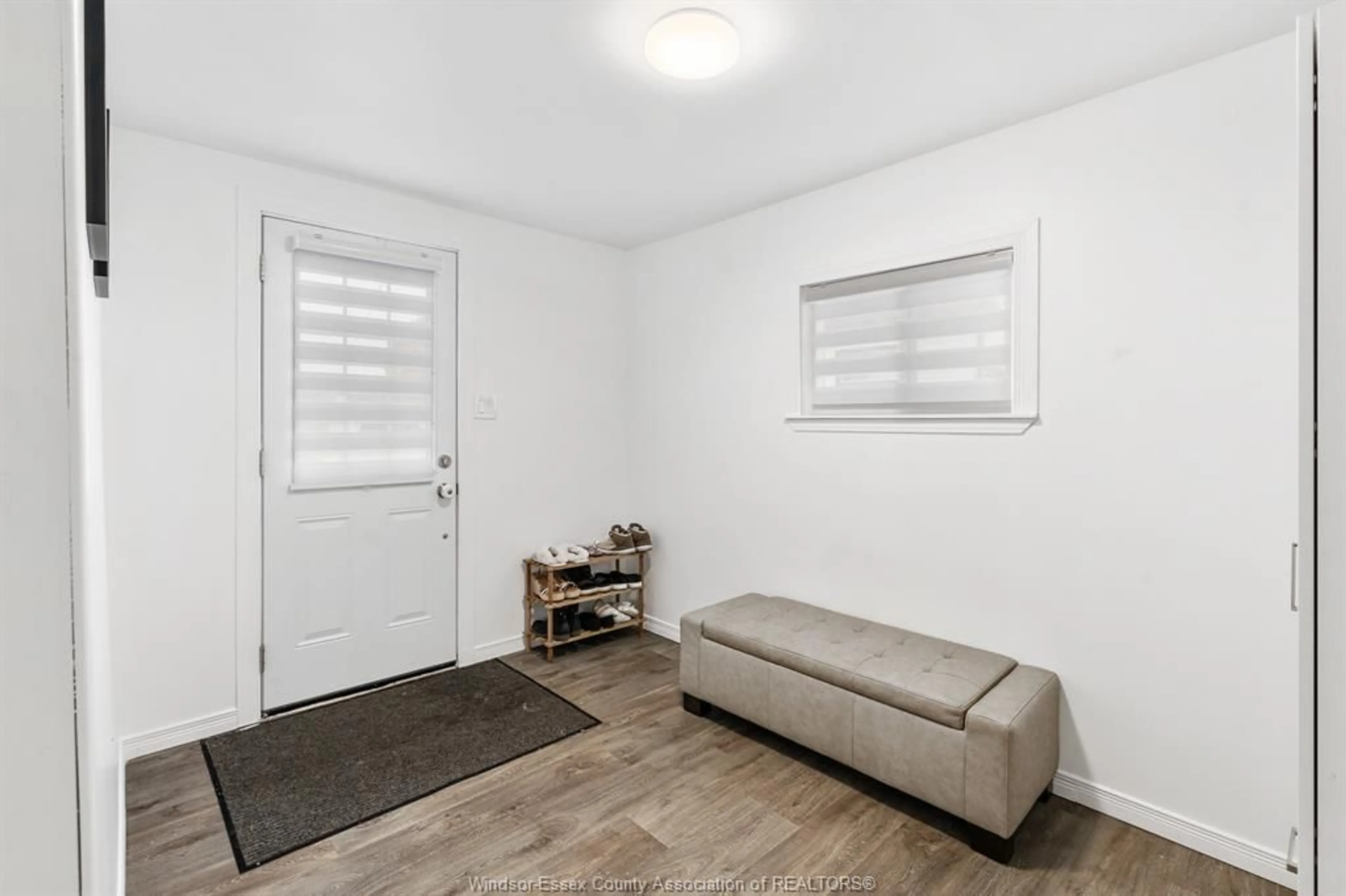 Indoor entryway for 132 Little St, Wheatley Ontario N0P 2P0