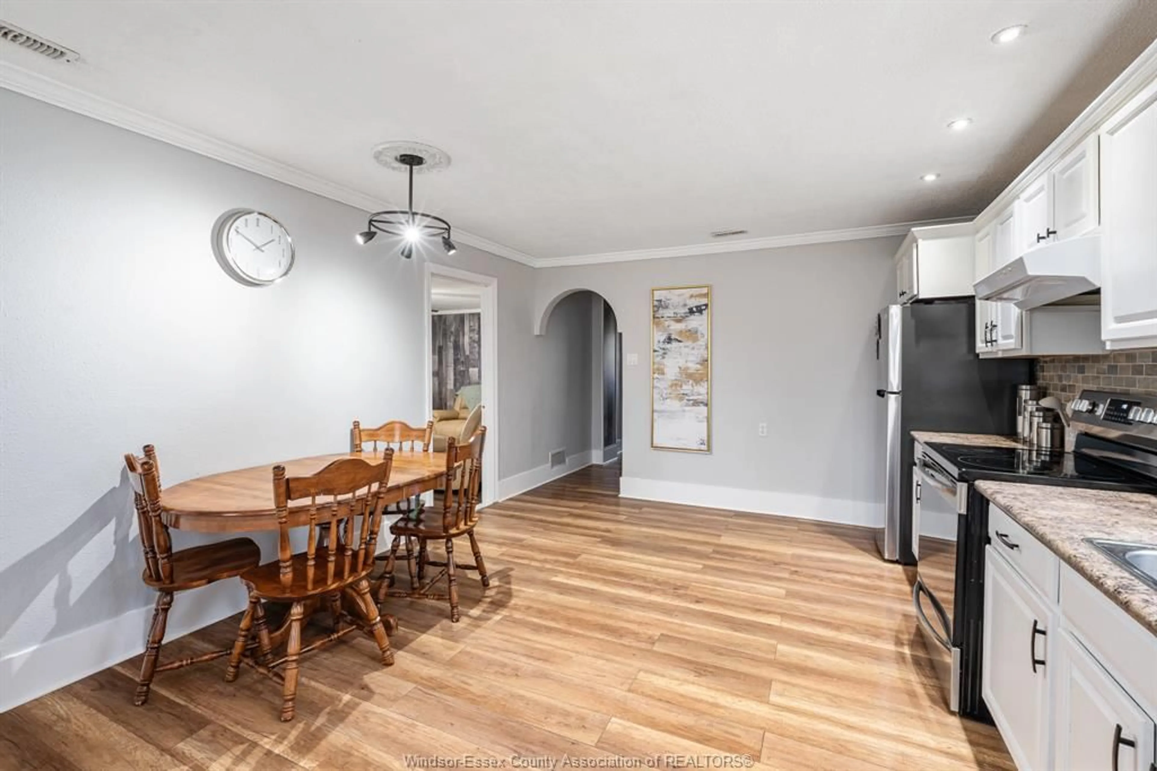 Dining room, wood/laminate floor for 132 Little St, Wheatley Ontario N0P 2P0