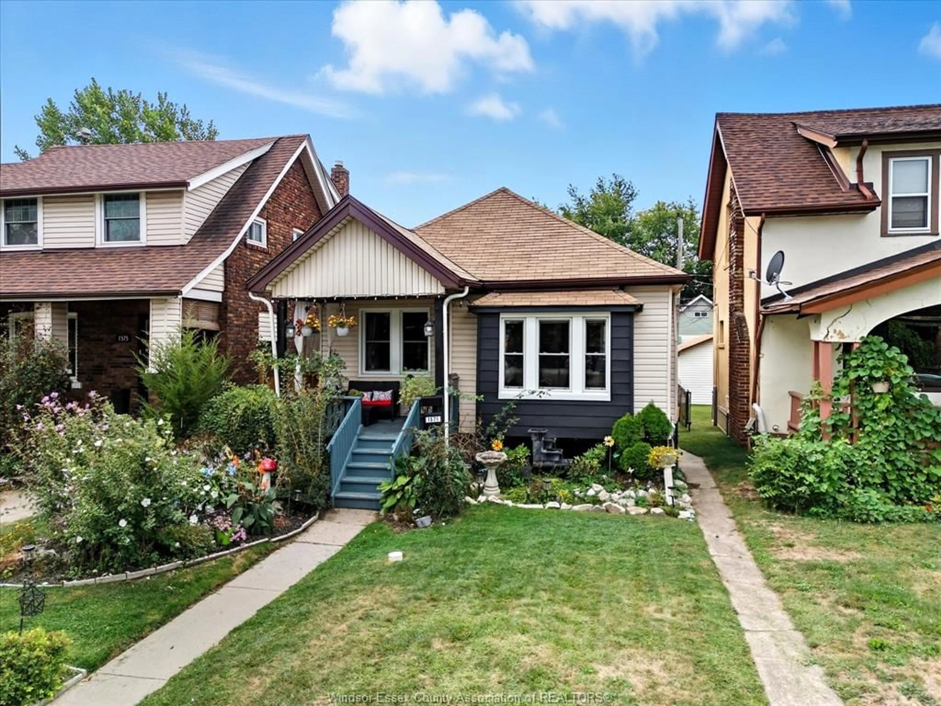 Home with brick exterior material, street for 1571 DOUGALL Ave, Windsor Ontario N8X 1S2