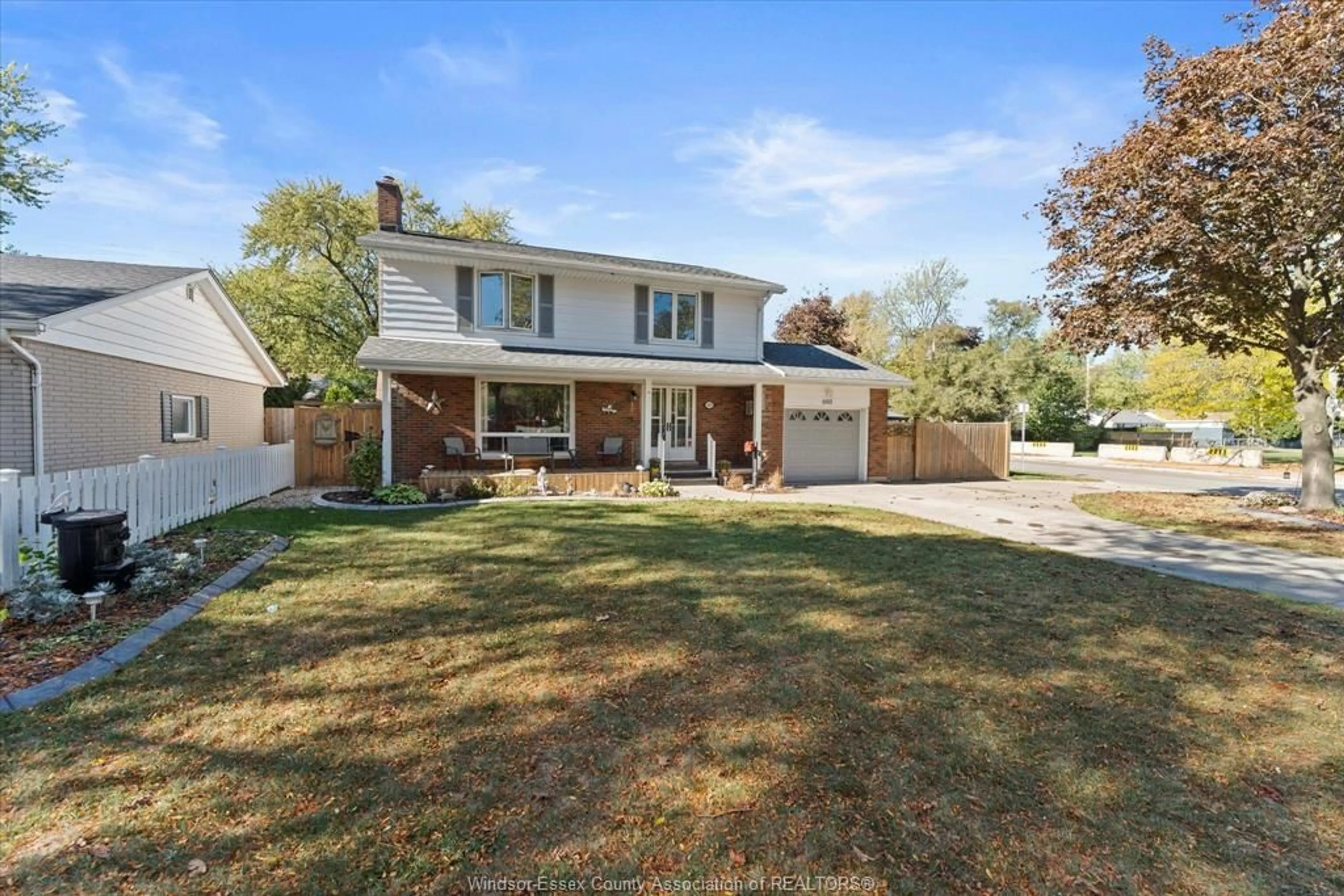 A pic from outside/outdoor area/front of a property/back of a property/a pic from drone, street for 1005 COVENTRY, Windsor Ontario N8S 2W6