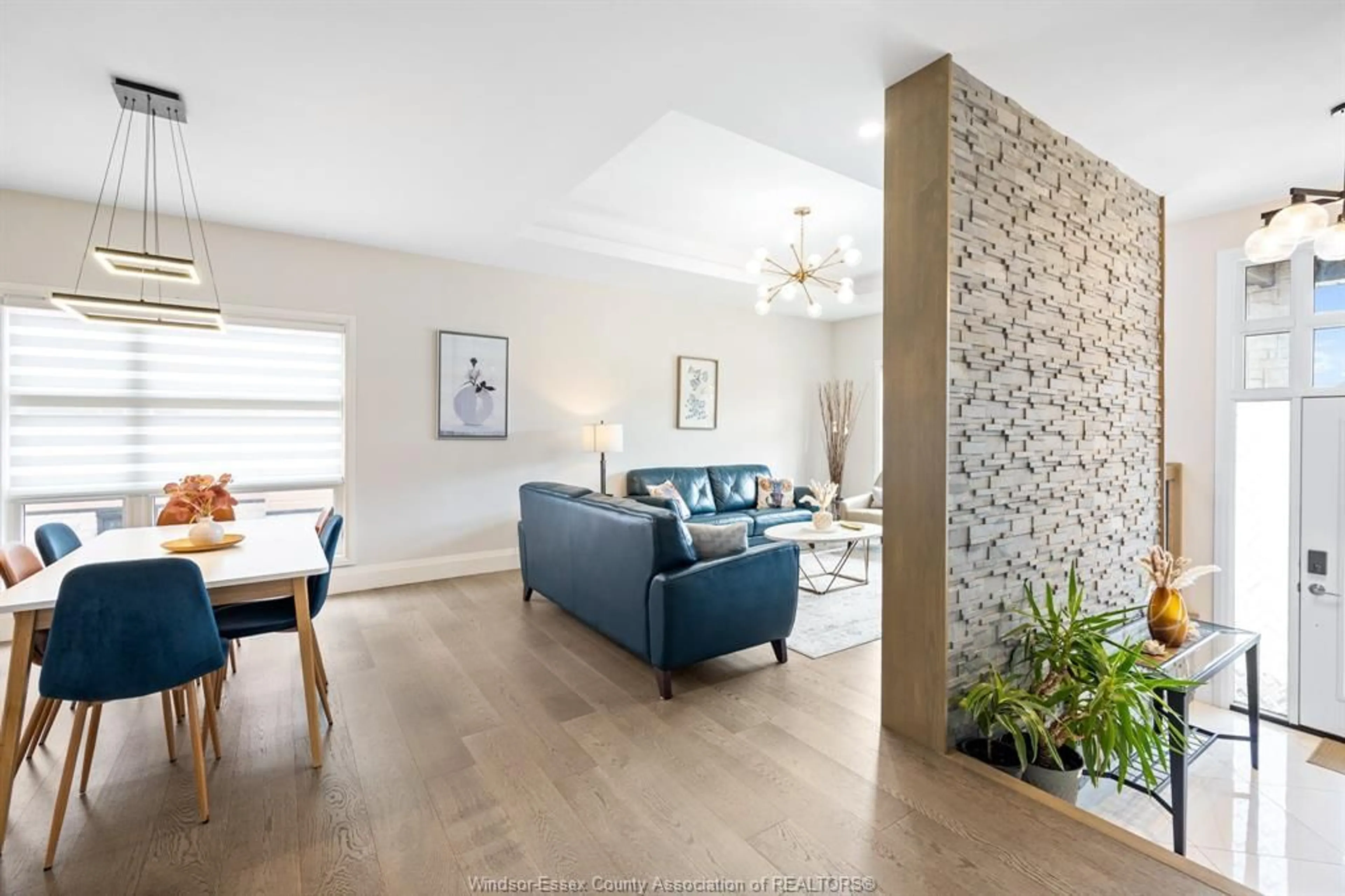 Living room with furniture, wood/laminate floor for 6 WOODLAND, Kingsville Ontario N9Y 0A9