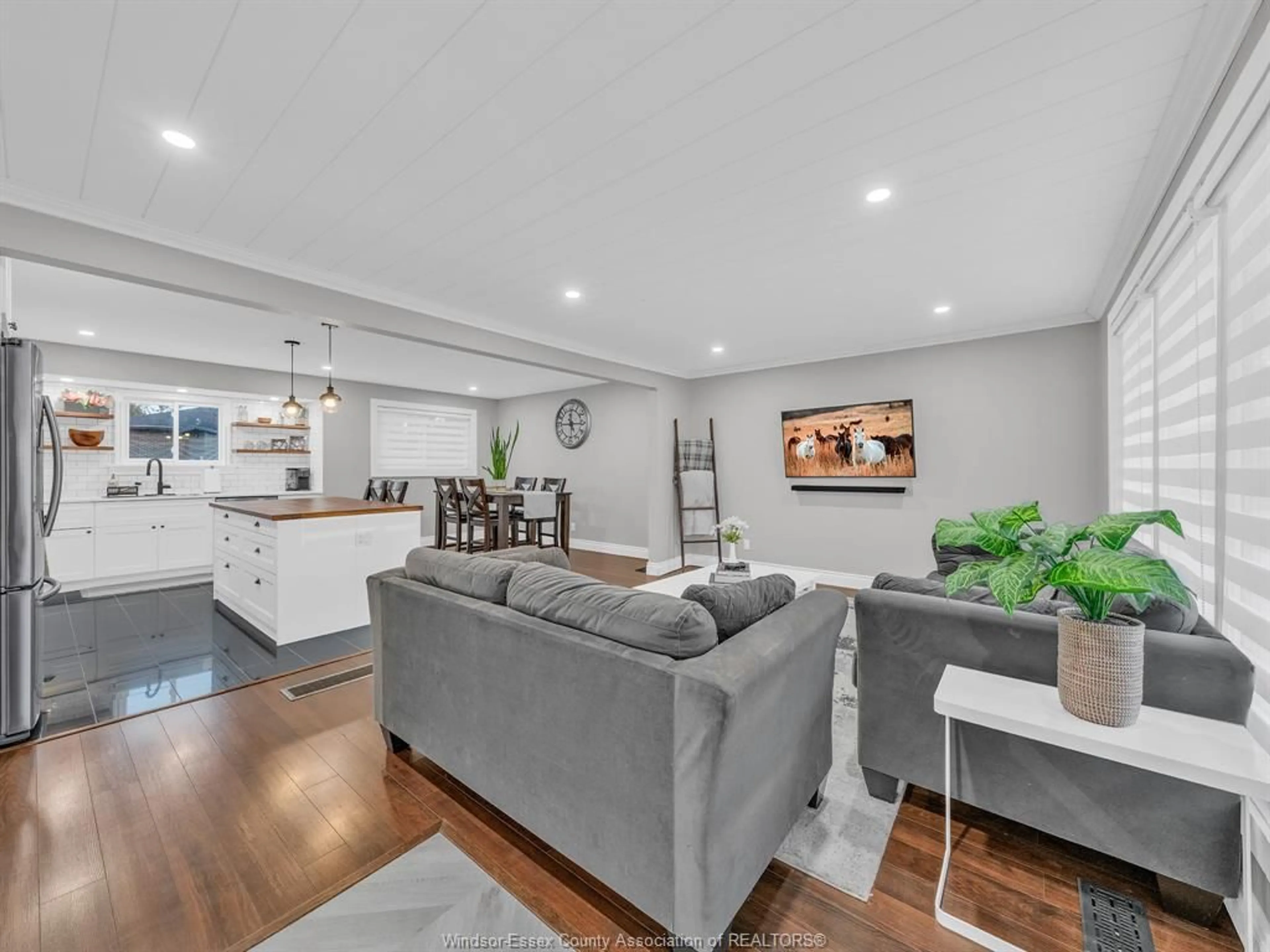 Living room with furniture, unknown for 77 VENETIAN, Amherstburg Ontario N9V 3A3