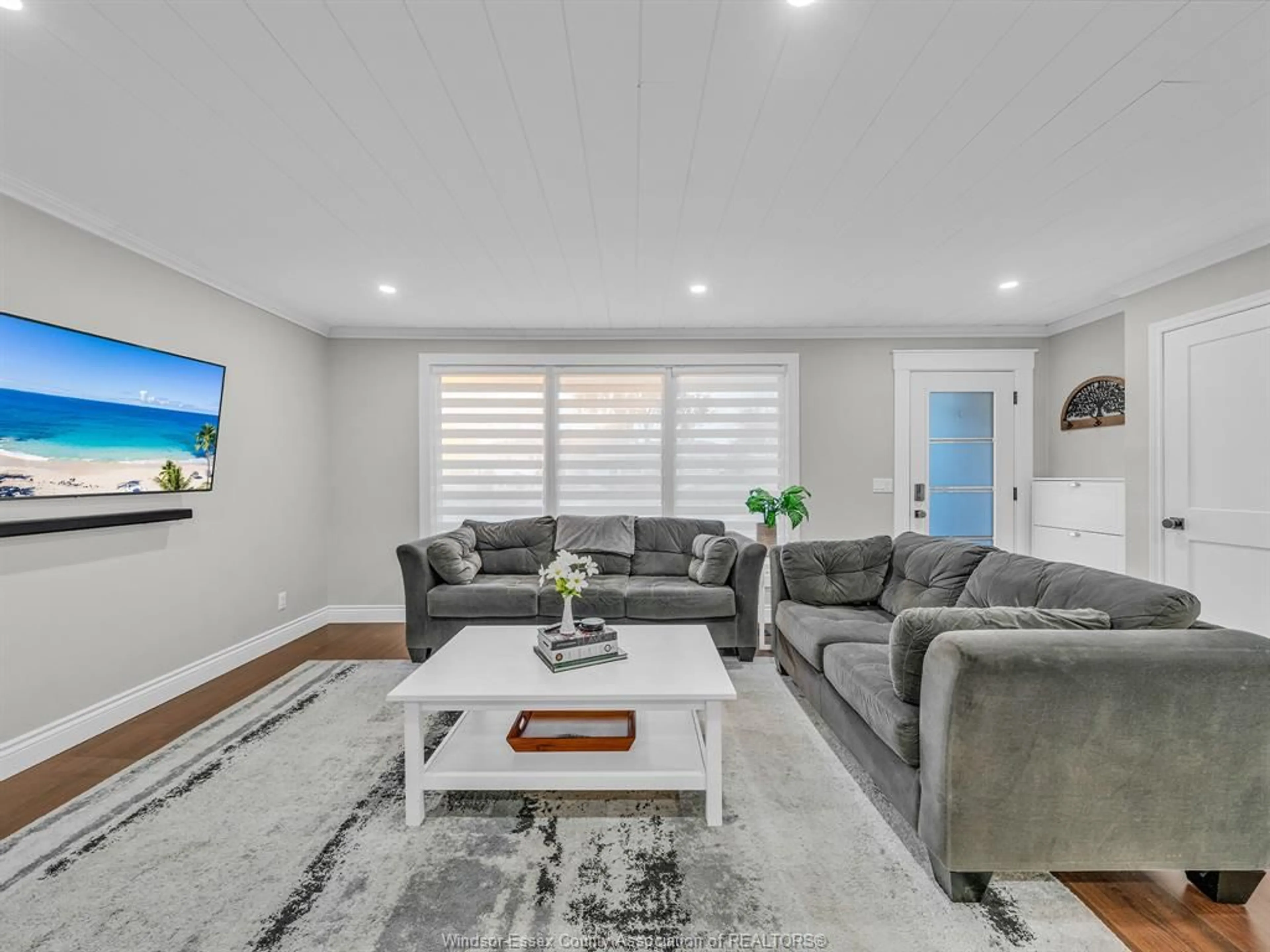 Living room with furniture, unknown for 77 VENETIAN, Amherstburg Ontario N9V 3A3