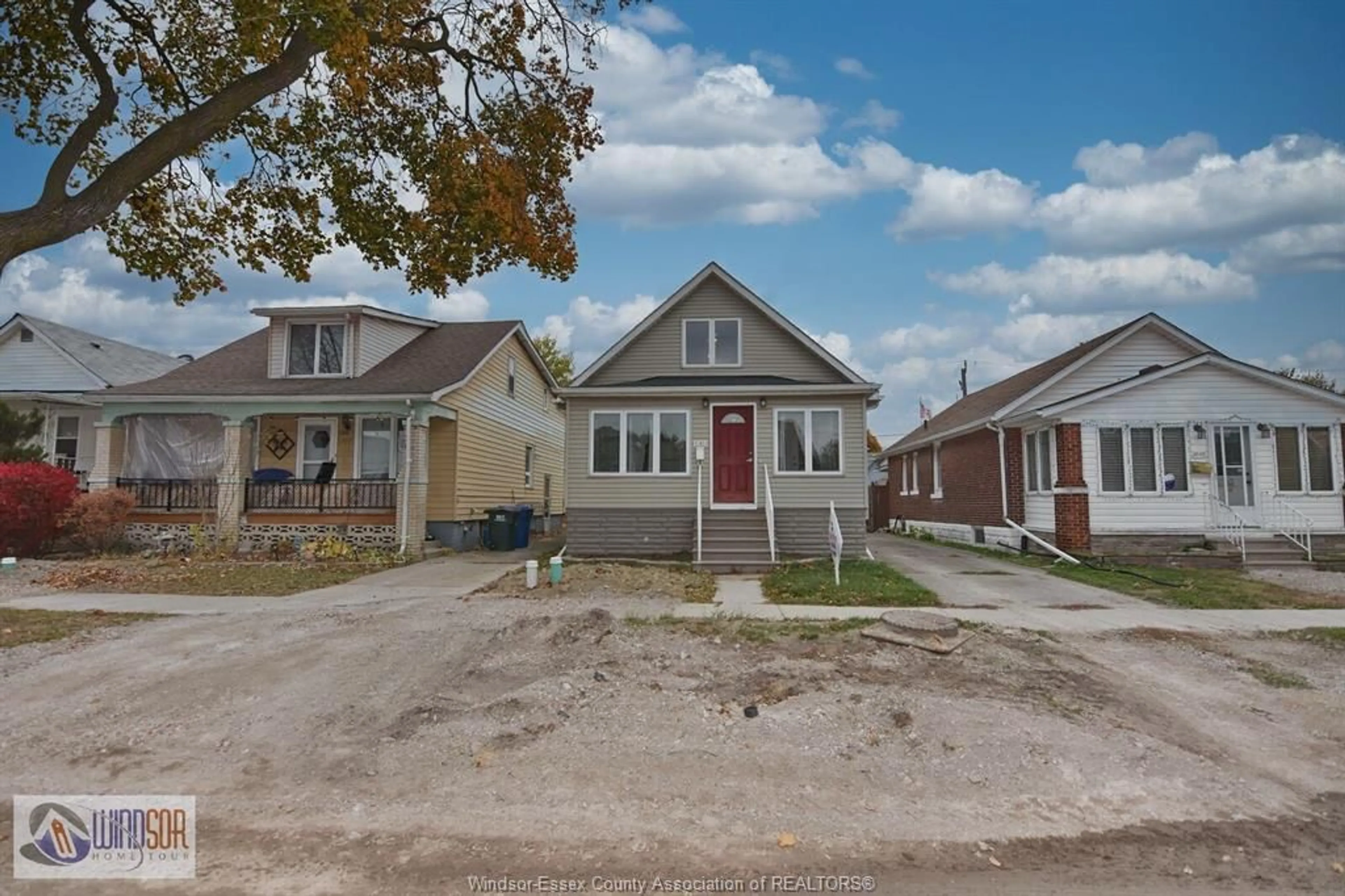 A pic from outside/outdoor area/front of a property/back of a property/a pic from drone, street for 1838 ST. LUKE, Windsor Ontario N8W 3W7
