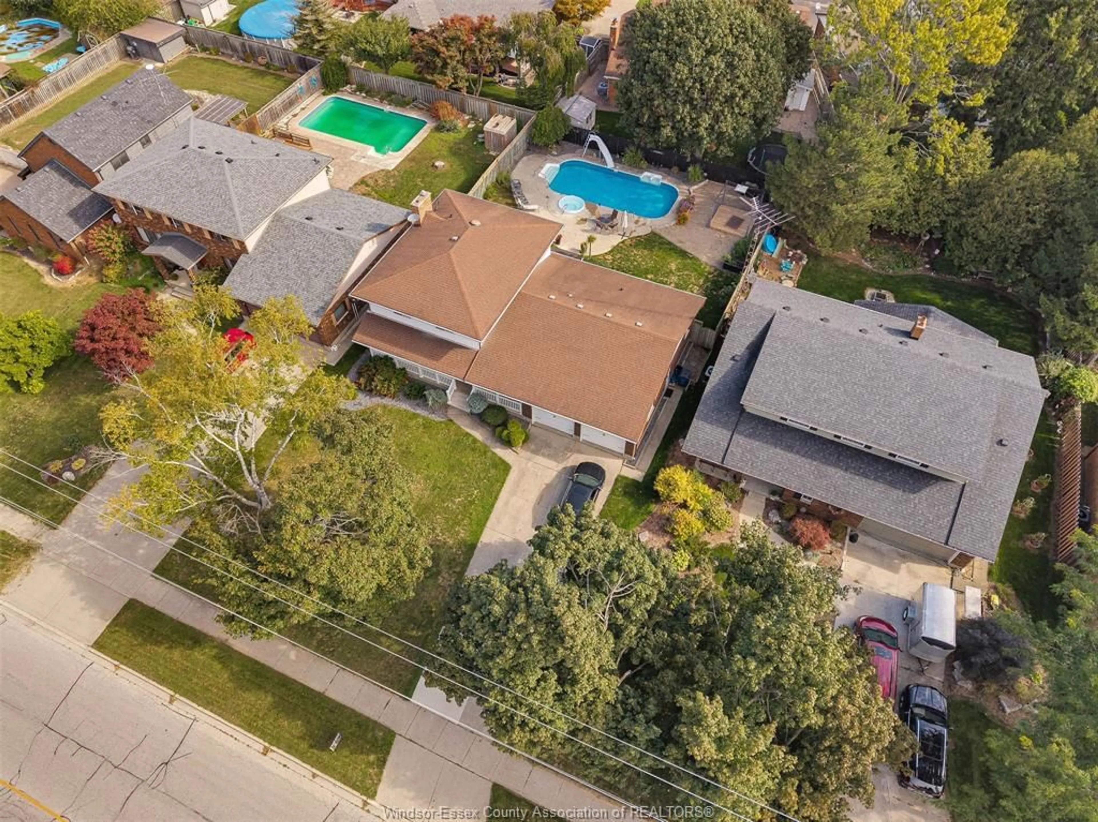 A pic from outside/outdoor area/front of a property/back of a property/a pic from drone, street for 442 BALDOON Rd, Chatham Ontario N7L 4V9
