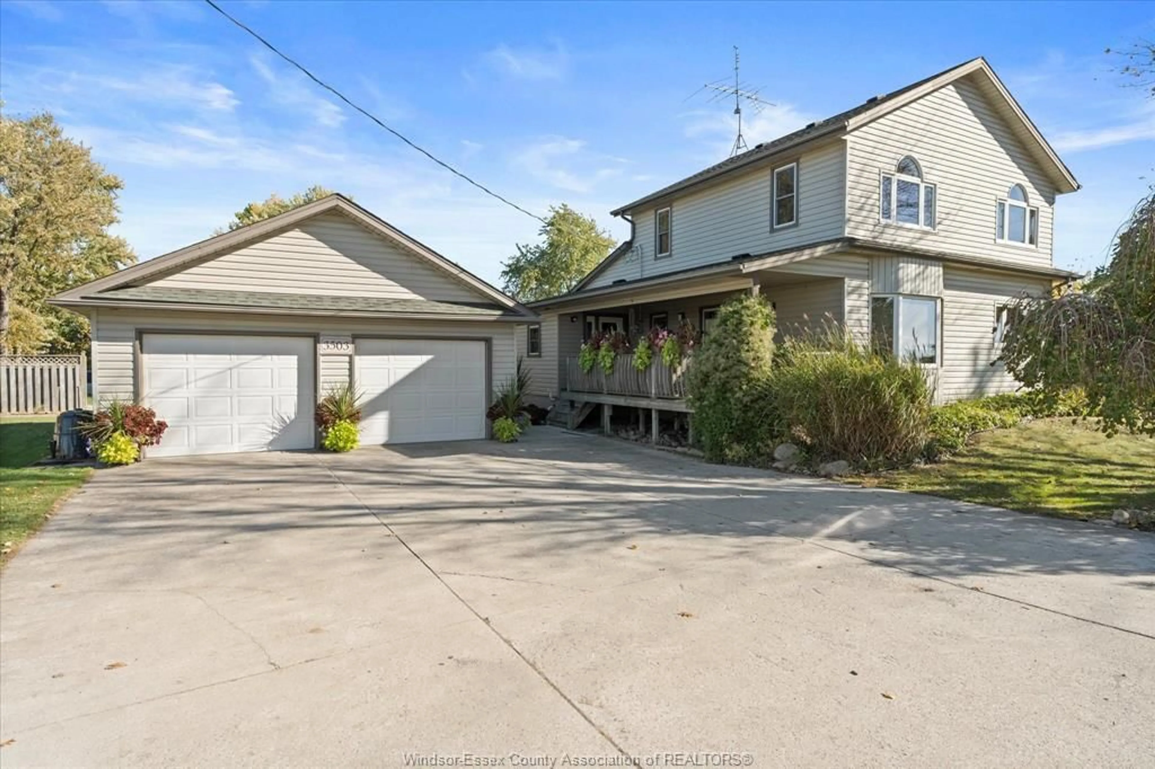 A pic from outside/outdoor area/front of a property/back of a property/a pic from drone, street for 3503 CONCESSION RD 3 N, Amherstburg Ontario N9V 2Y9