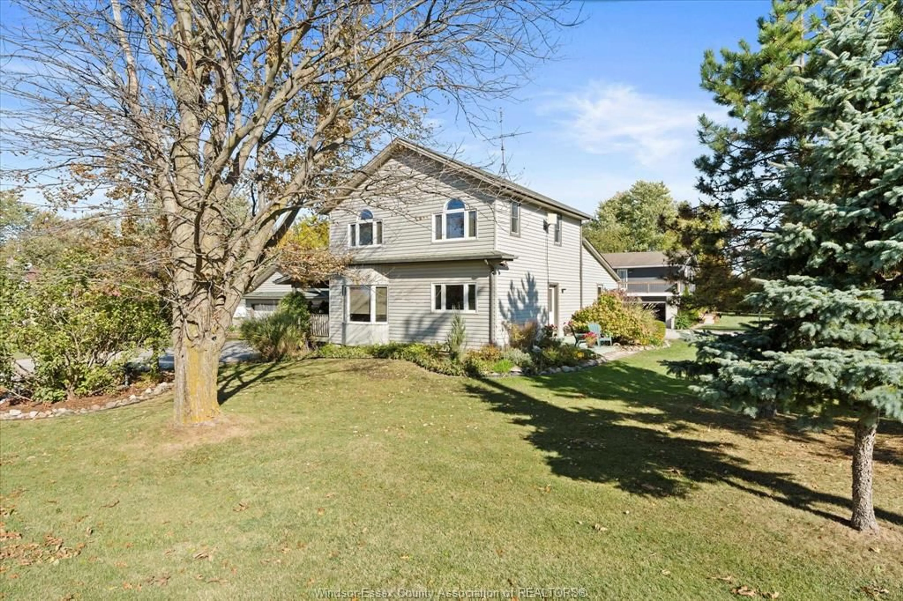 A pic from outside/outdoor area/front of a property/back of a property/a pic from drone, unknown for 3503 CONCESSION RD 3 N, Amherstburg Ontario N9V 2Y9