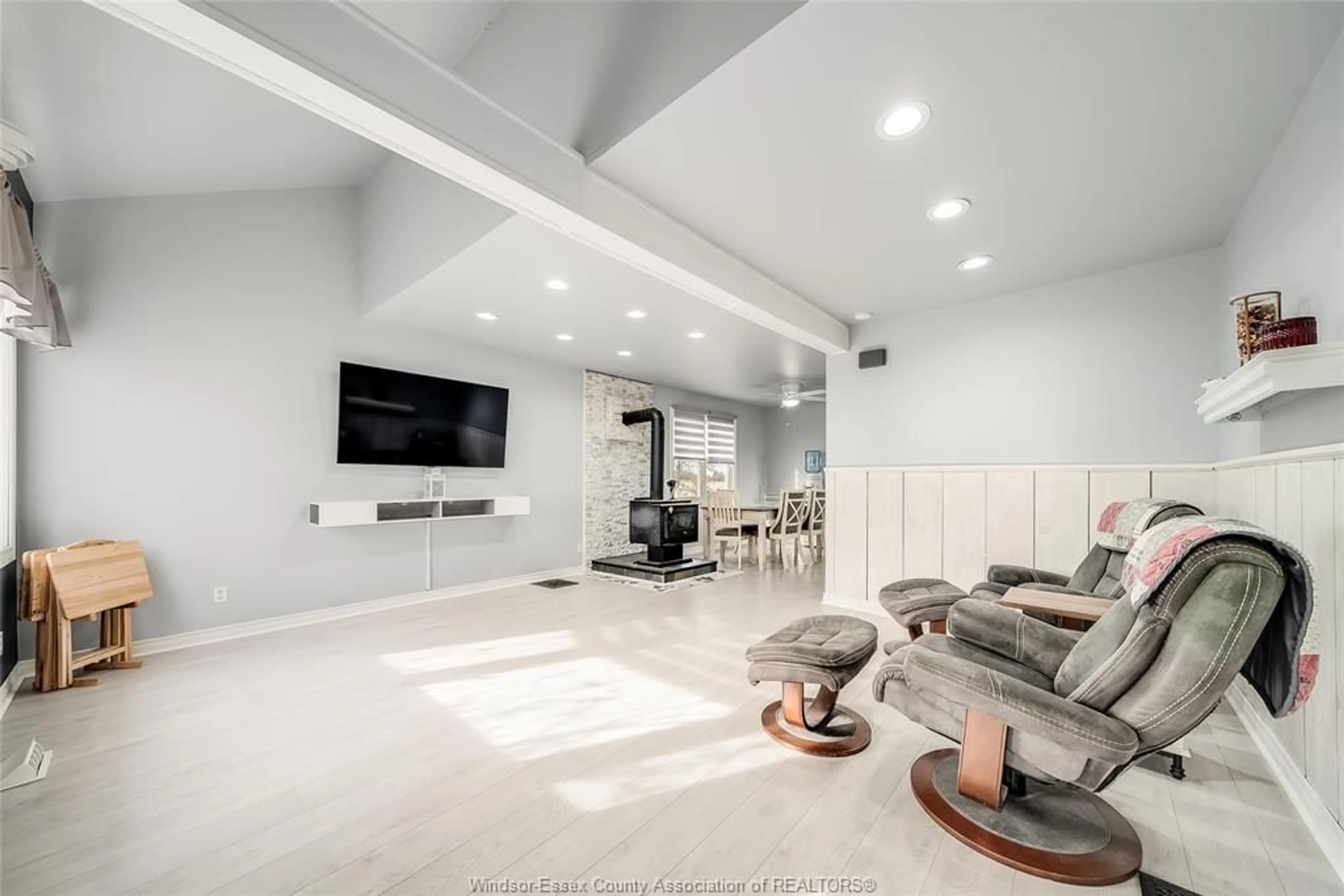 Home theater for 615 ROAD 11, Kingsville Ontario N0R 1V0