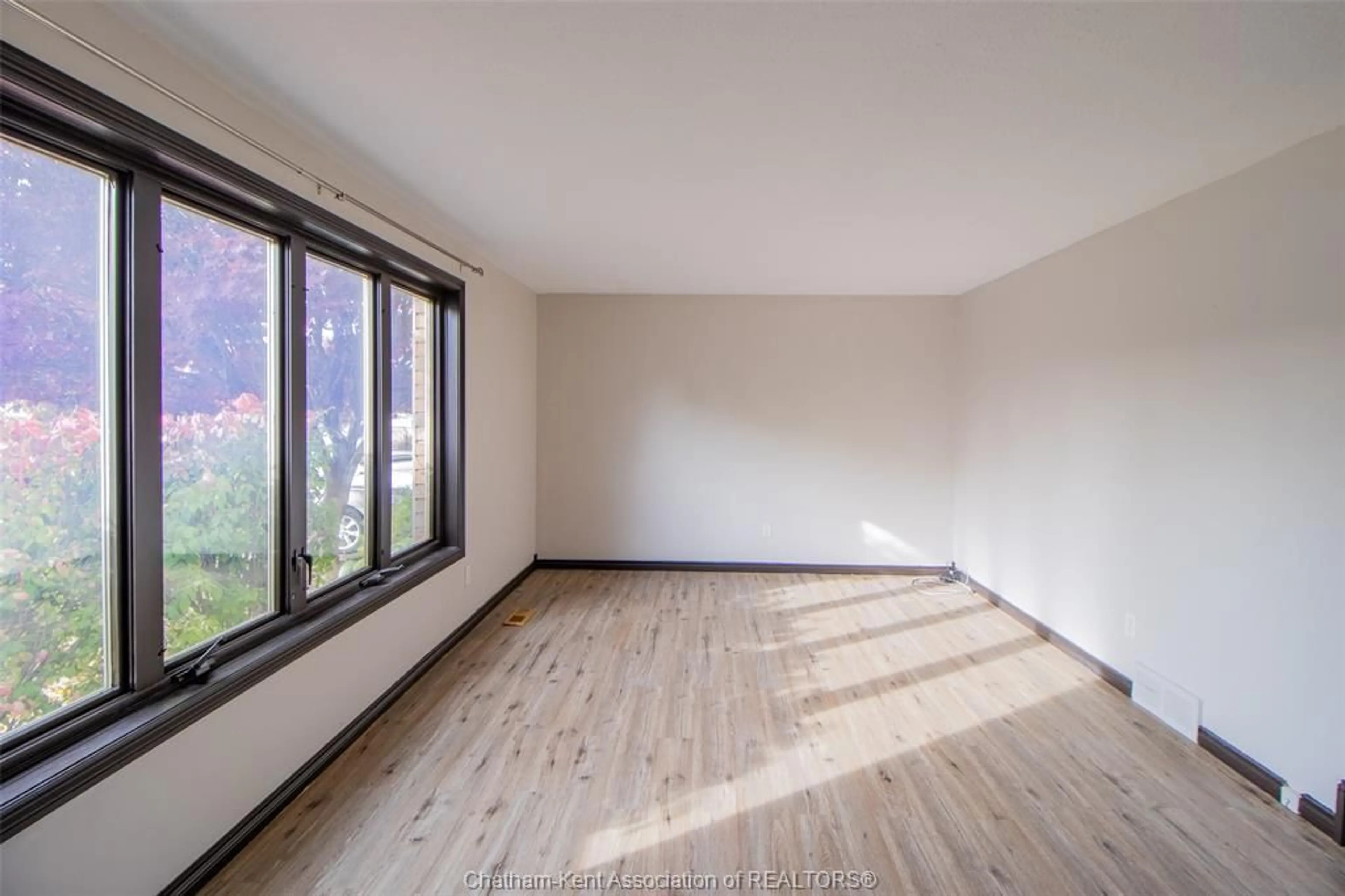 A pic of a room for 80 Goldpark Rd, Chatham Ontario N7L 4Y1