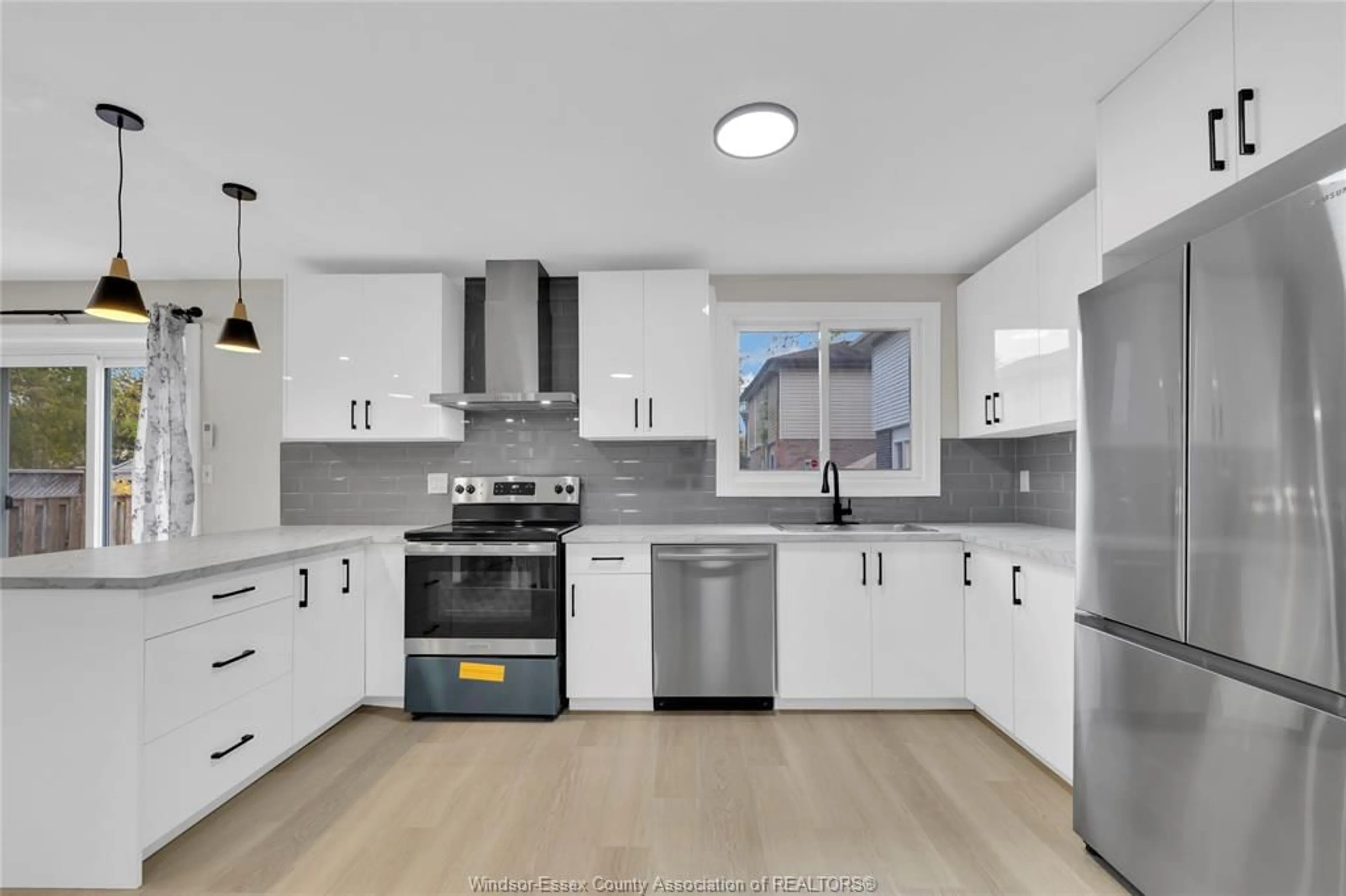 Open concept kitchen, ceramic/tile floor for 1318 BAYSWATER Cres, Windsor Ontario N8S 4K6