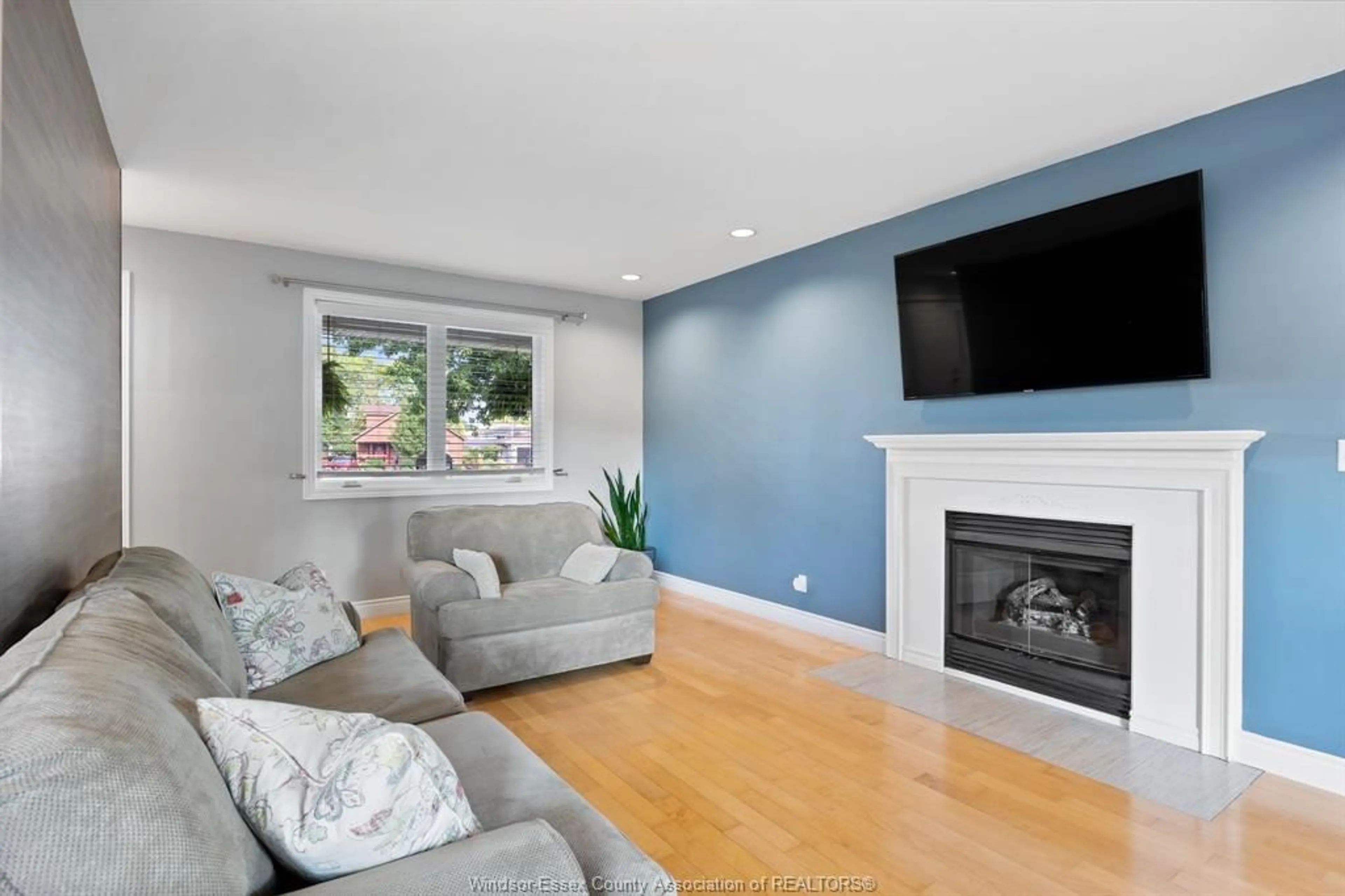 Living room with furniture, unknown for 237 EAST PUCE, Lakeshore Ontario N0R 1A0