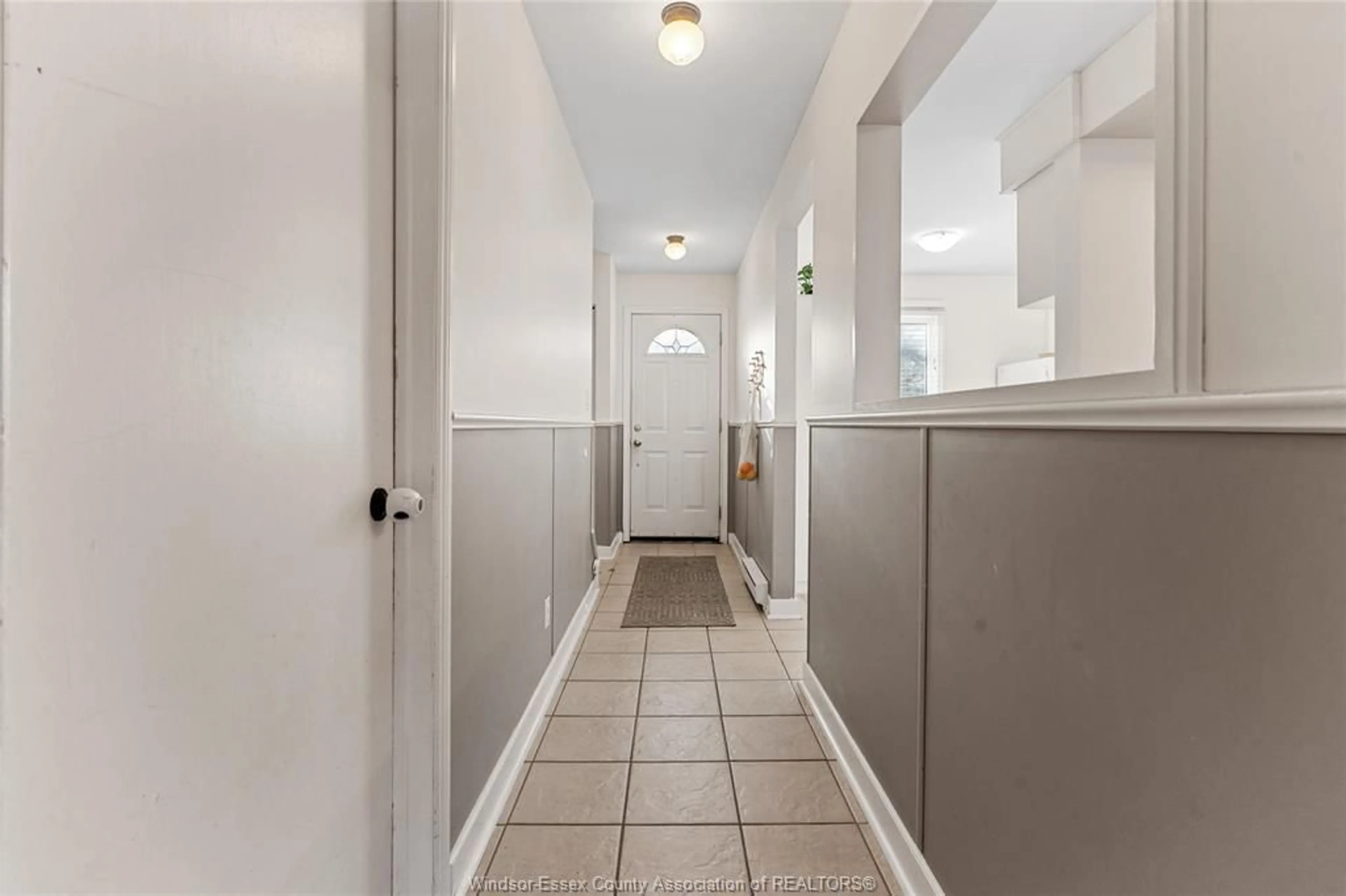 Indoor entryway for 2888 MEADOWBROOK Lane #44, Windsor Ontario N8T 3C3