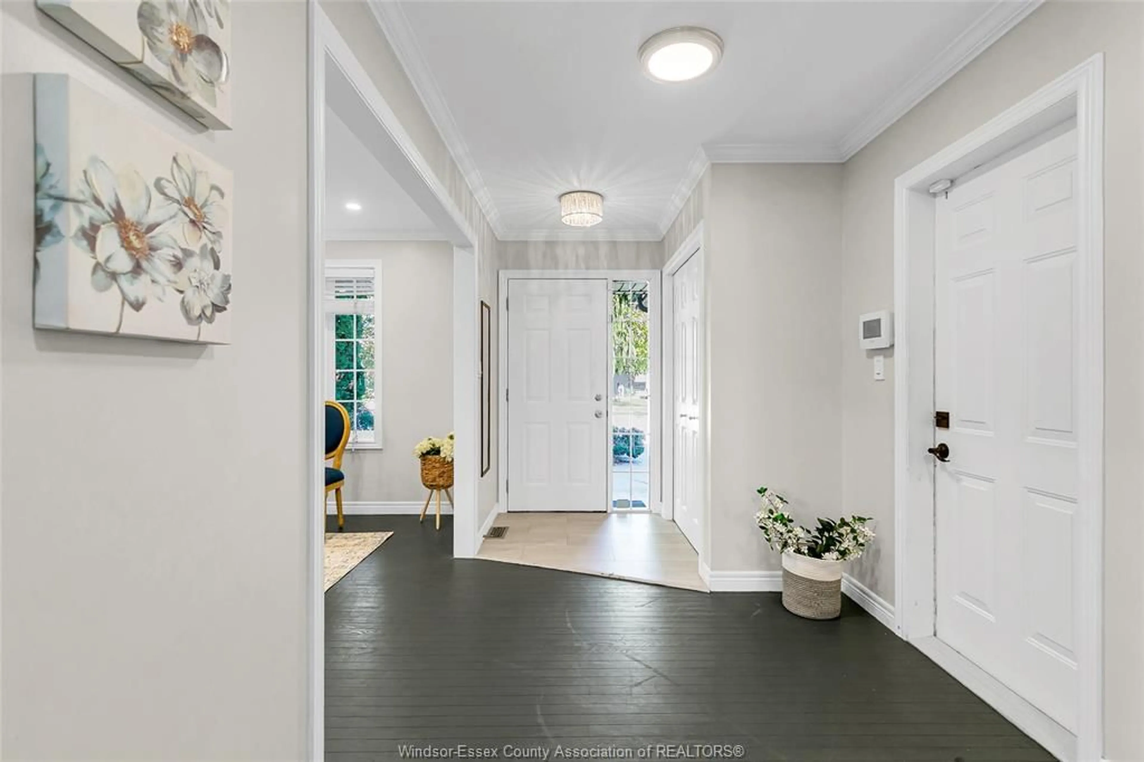 Indoor entryway for 1459 CLOVER Ave, Windsor Ontario N8P 1R2