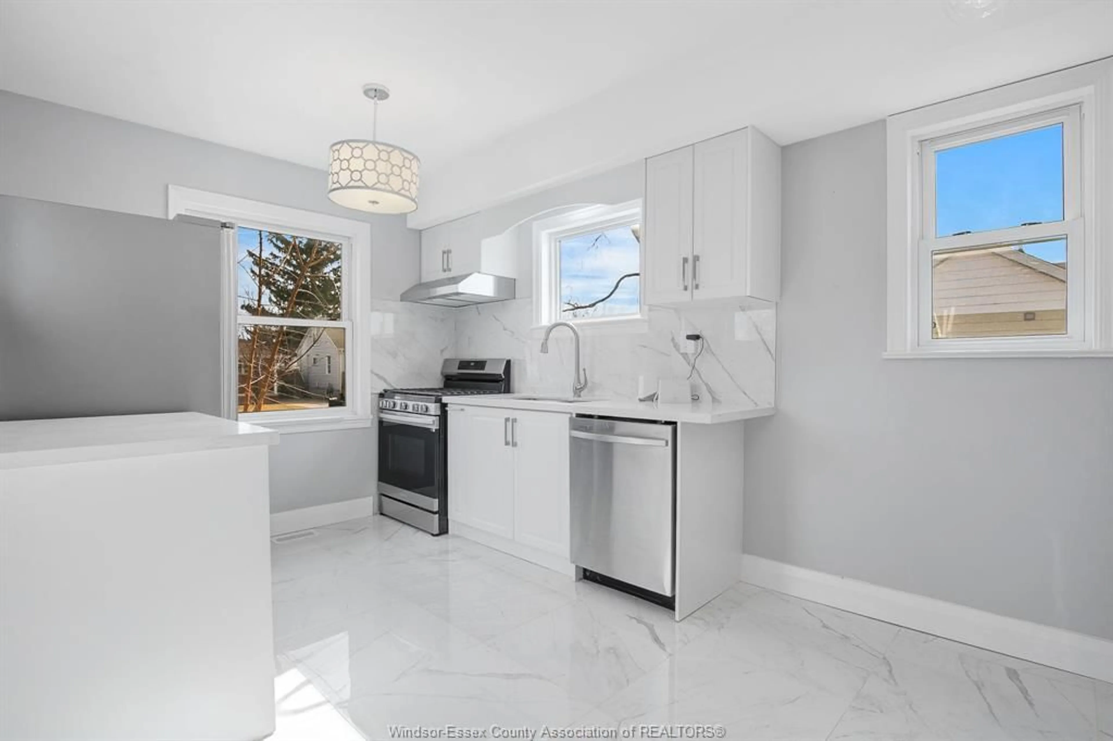 Open concept kitchen, ceramic/tile floor for 2653 ALEXIS St, Windsor Ontario N8W 3Z7