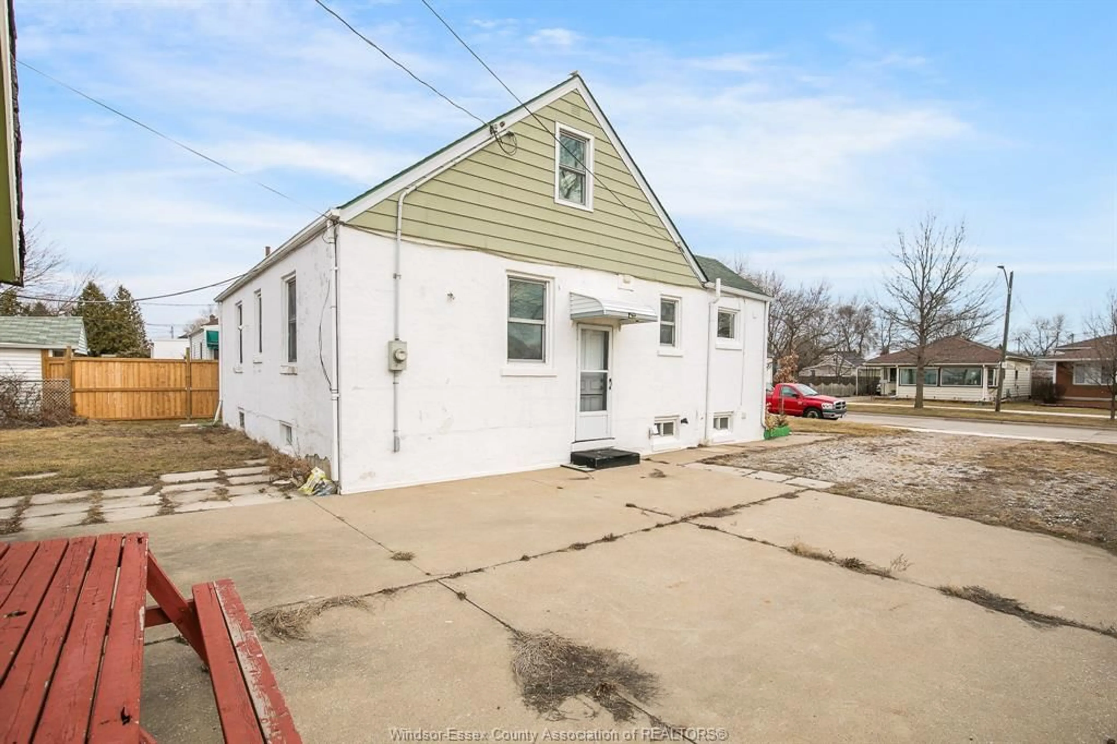 A pic from outside/outdoor area/front of a property/back of a property/a pic from drone, street for 2653 ALEXIS St, Windsor Ontario N8W 3Z7