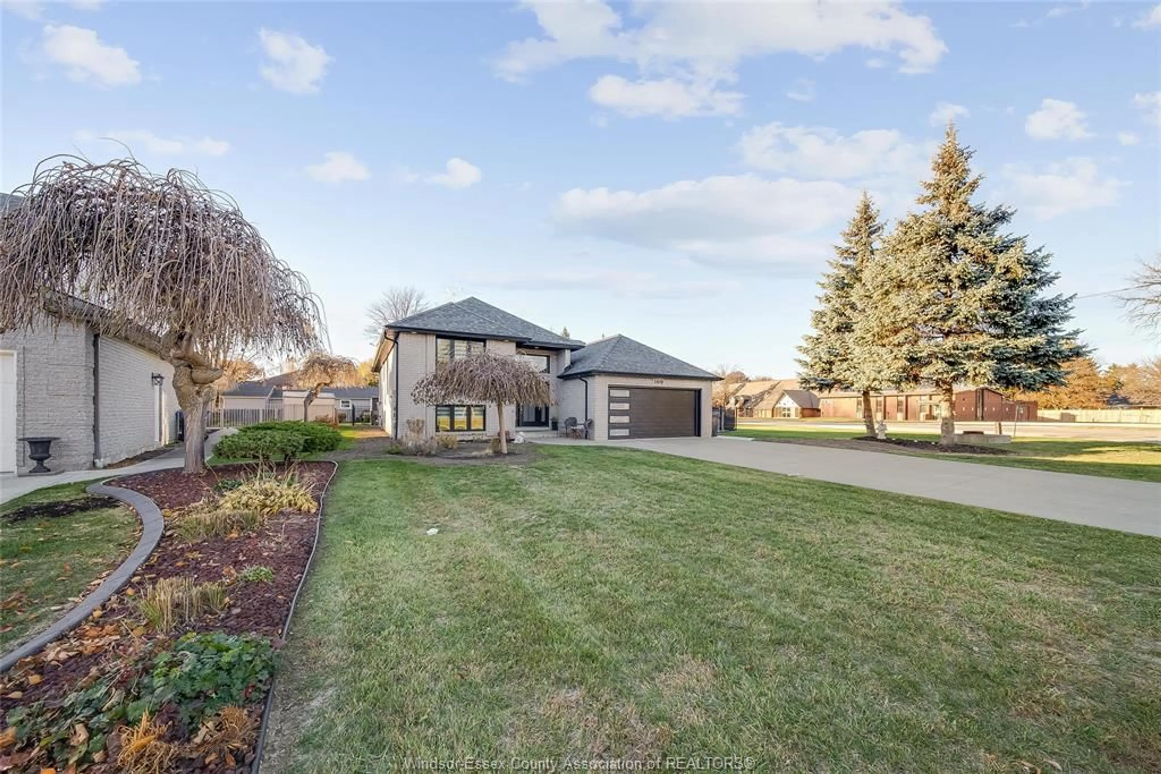 A pic from outside/outdoor area/front of a property/back of a property/a pic from drone, unknown for 109 WINTERMUTE Ave, Lakeshore Ontario N0R 1A0