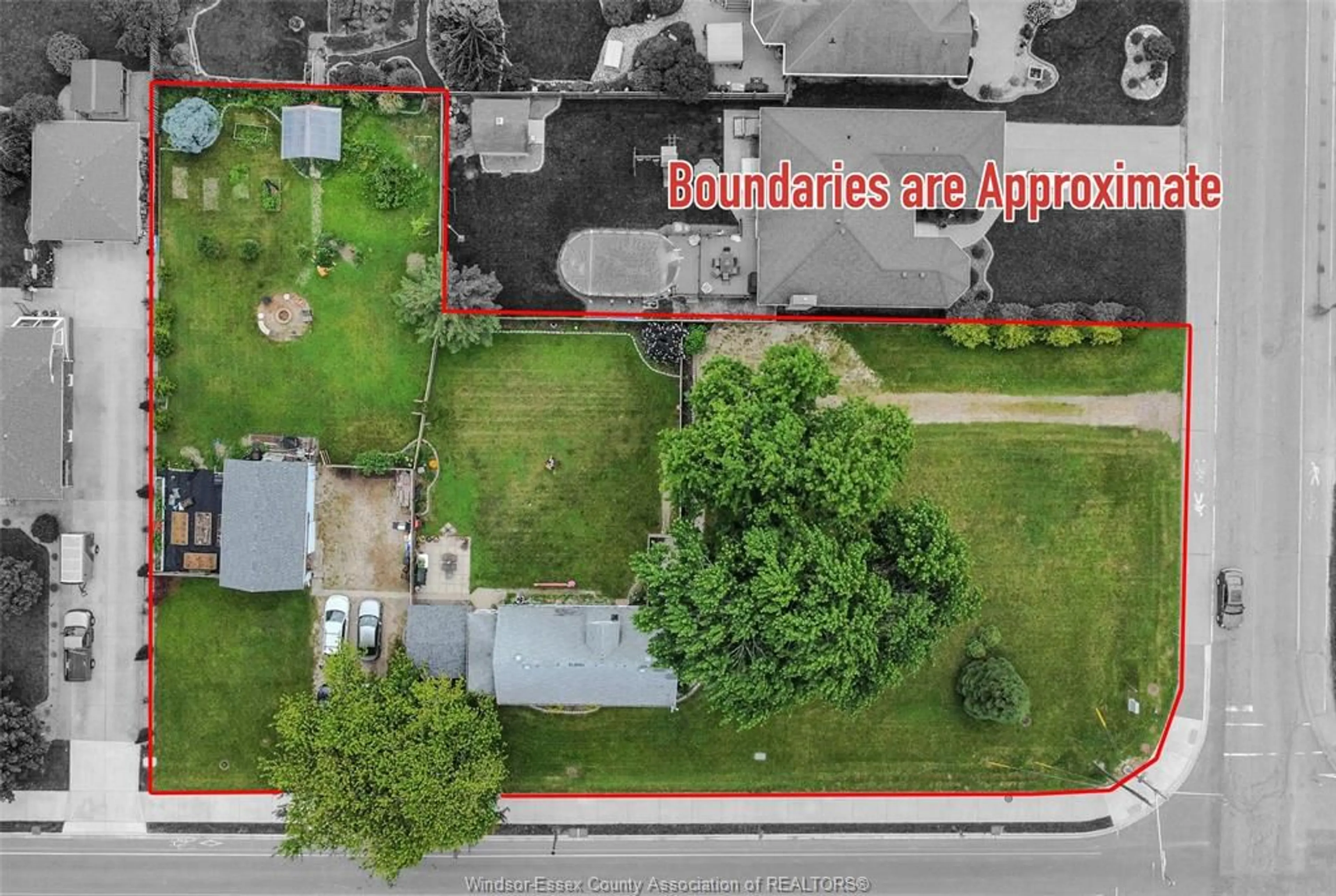 A pic from outside/outdoor area/front of a property/back of a property/a pic from drone, street for 366 Simcoe, Amherstburg Ontario N9V 1N3