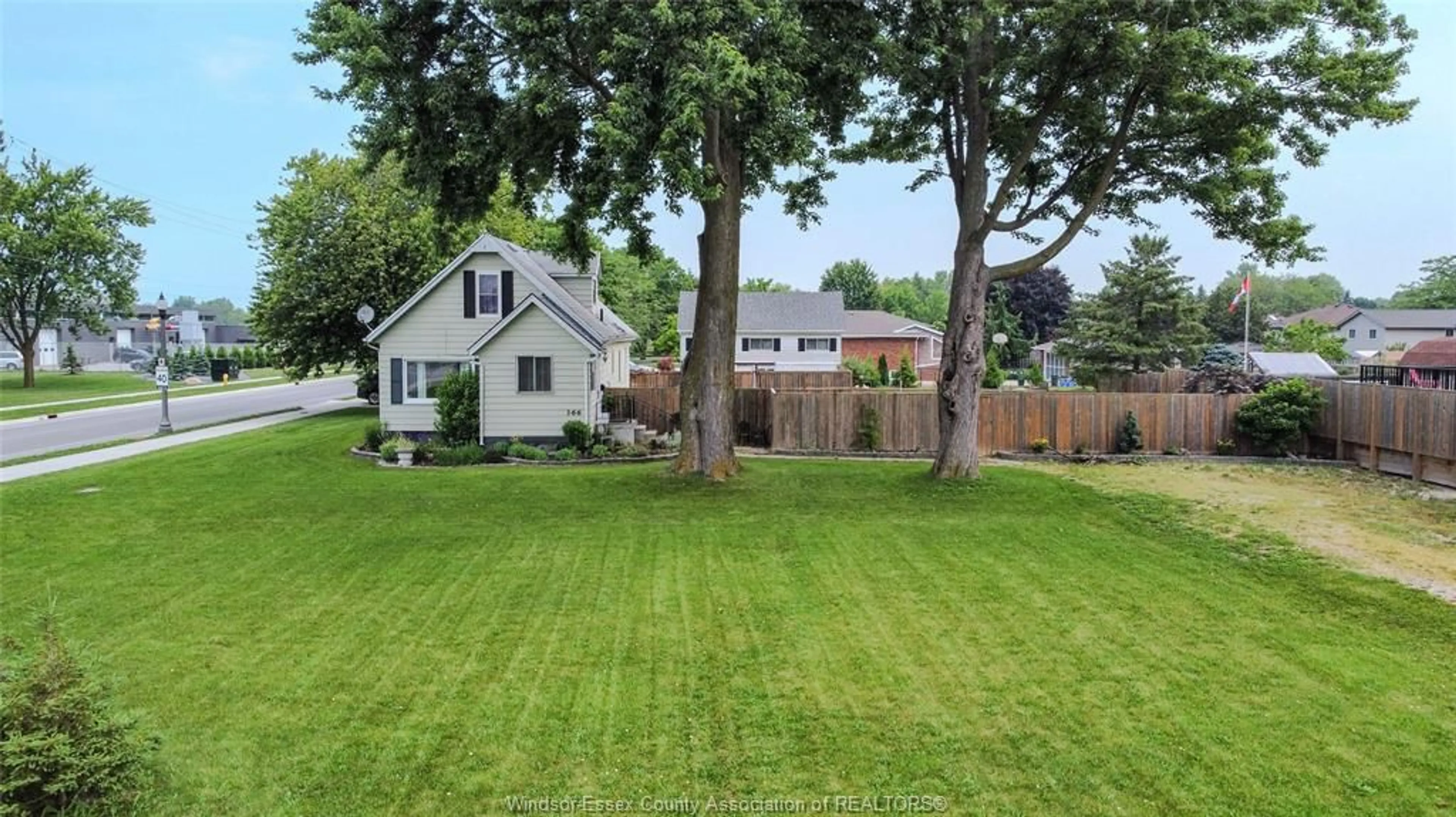 A pic from outside/outdoor area/front of a property/back of a property/a pic from drone, street for 366 Simcoe, Amherstburg Ontario N9V 1N3