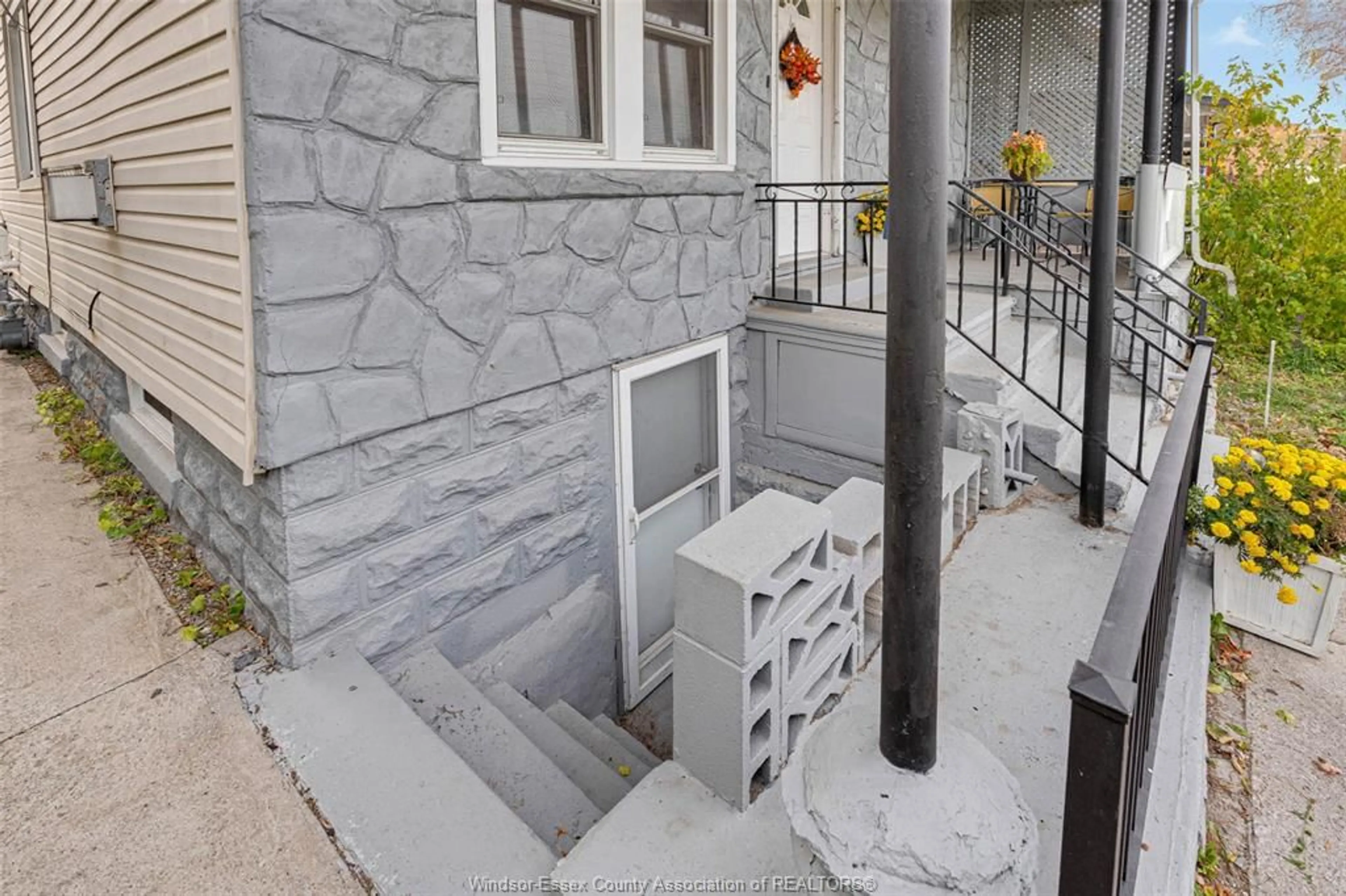 Balcony in the apartment, unknown for 1061 HIGHLAND Ave, Windsor Ontario N9A 1R6