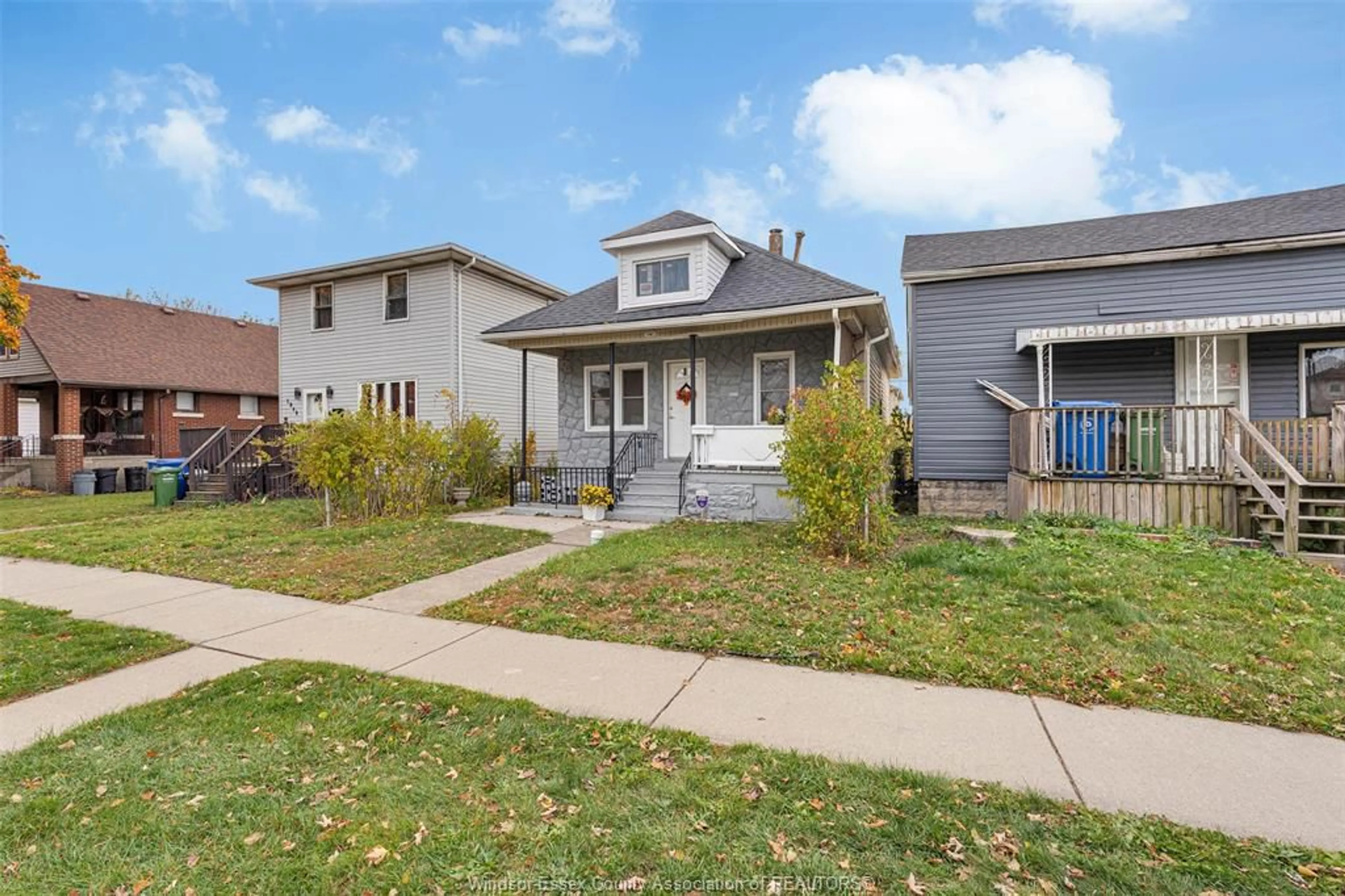 Home with vinyl exterior material, street for 1061 HIGHLAND Ave, Windsor Ontario N9A 1R6