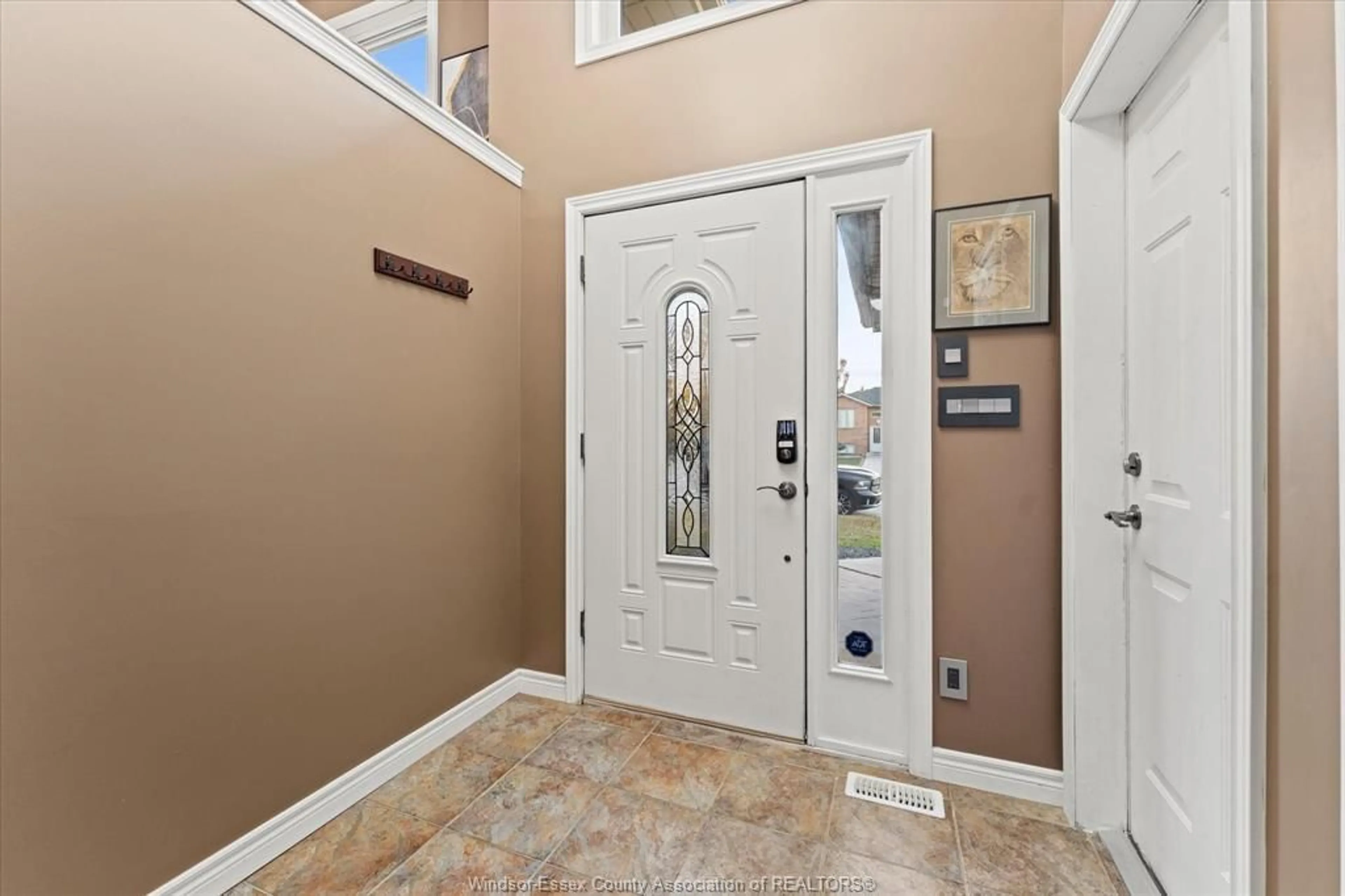 Indoor entryway for 628 ALPENROSE Crt, Windsor Ontario N9G 2Z7