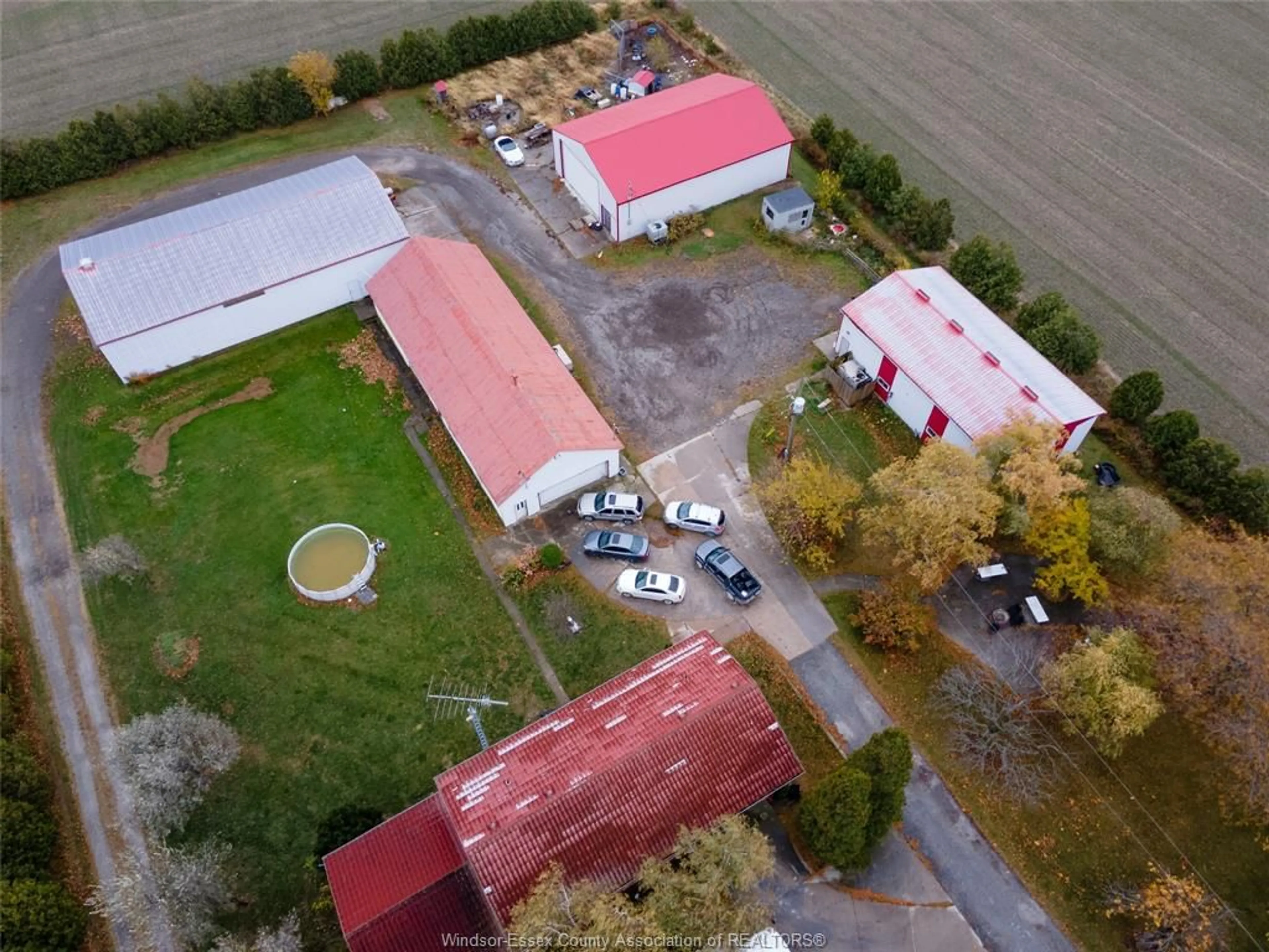 A pic from outside/outdoor area/front of a property/back of a property/a pic from drone, building for 4996 BADDER Line, Merlin Ontario N0P 1W0