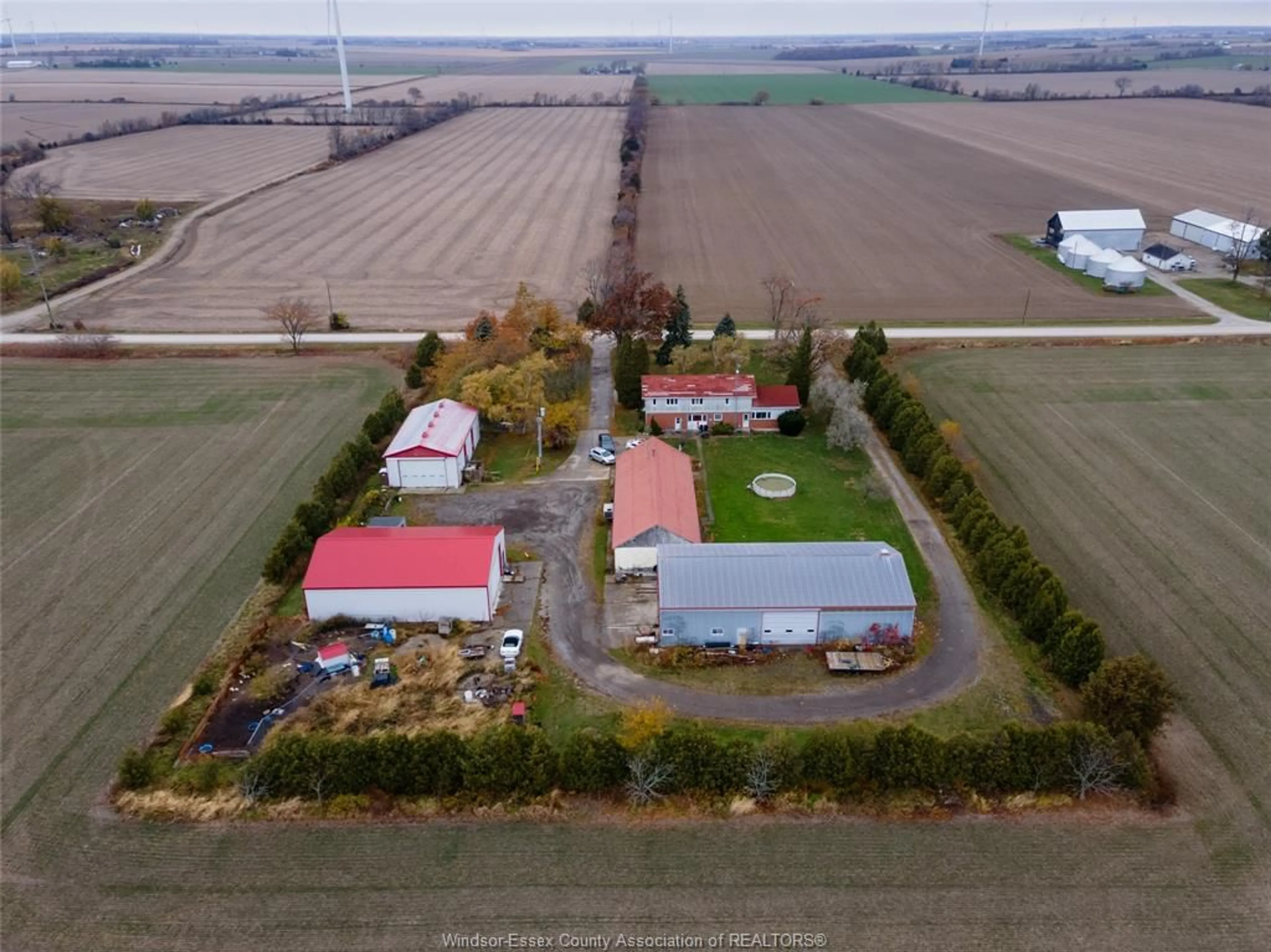 A pic from outside/outdoor area/front of a property/back of a property/a pic from drone, building for 4996 BADDER Line, Merlin Ontario N0P 1W0