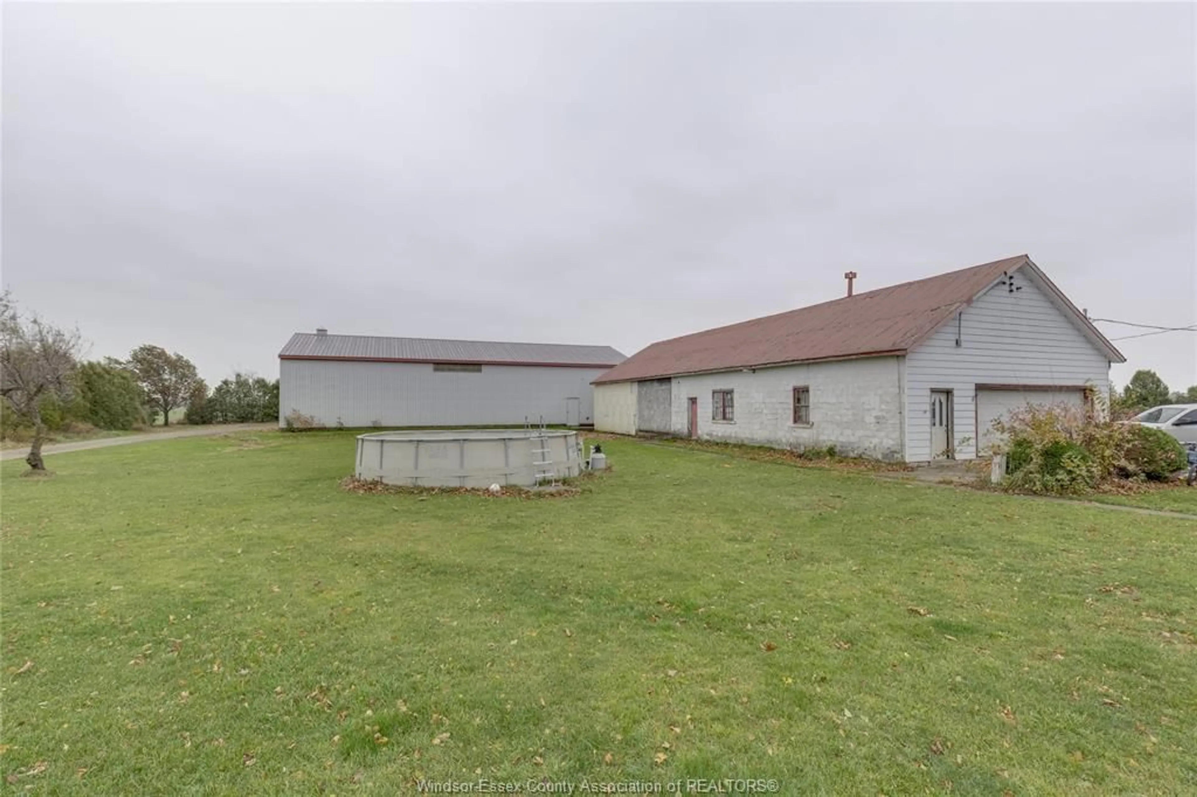 A pic from outside/outdoor area/front of a property/back of a property/a pic from drone, building for 4996 BADDER Line, Merlin Ontario N0P 1W0