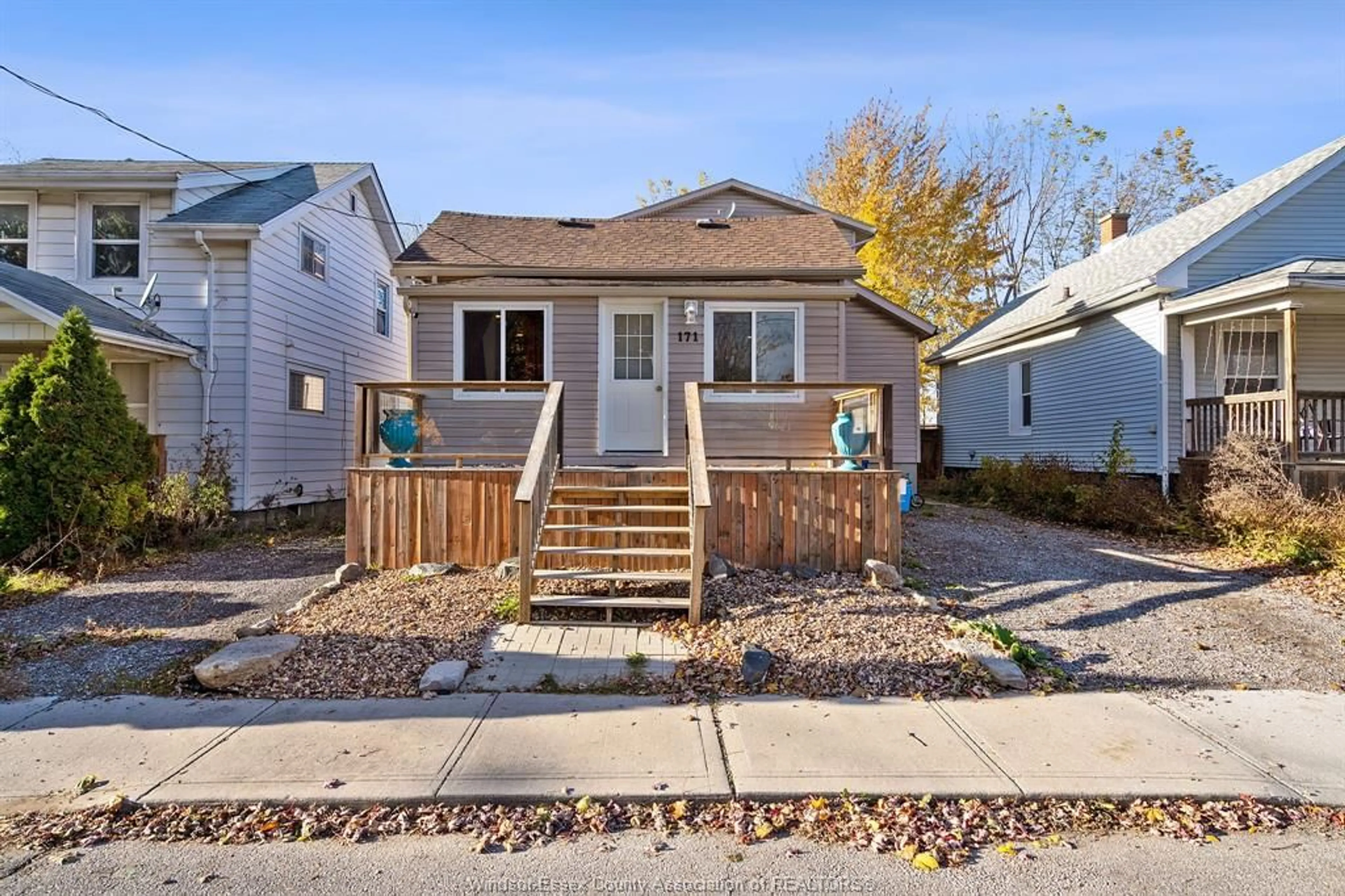 Home with vinyl exterior material, street for 171 EDGAR St, Chatham Ontario N7M 1V6