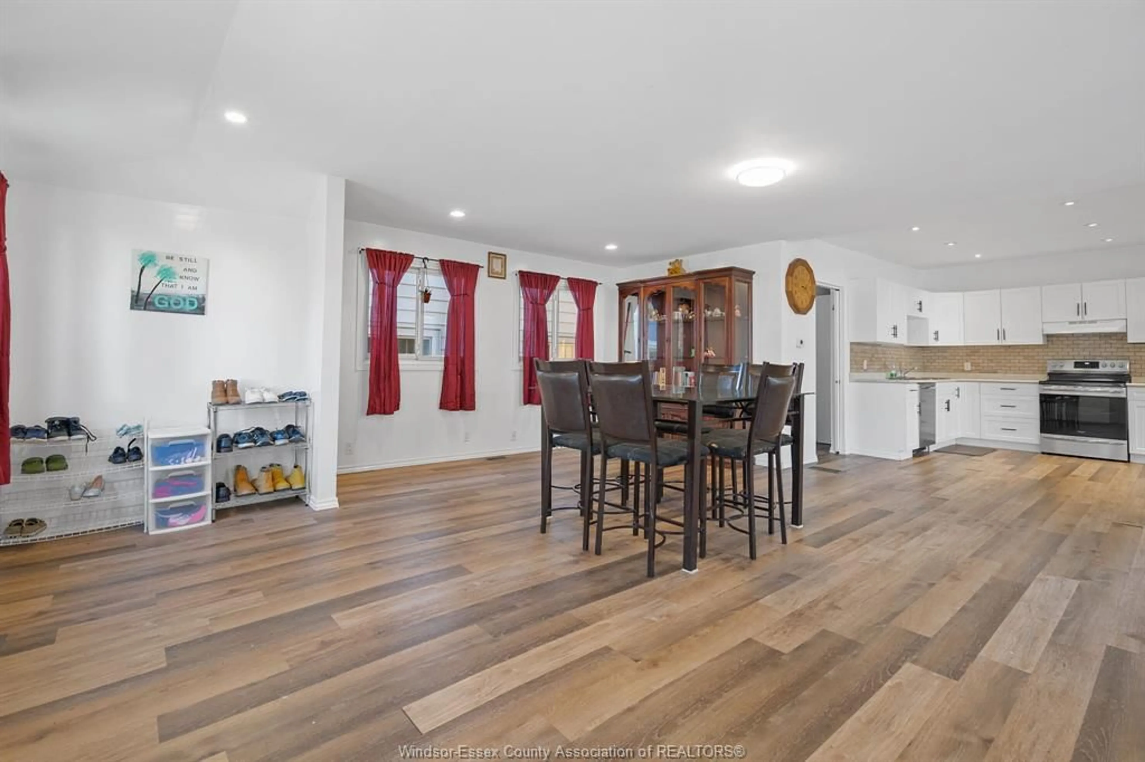 Open concept kitchen, wood/laminate floor for 171 EDGAR St, Chatham Ontario N7M 1V6