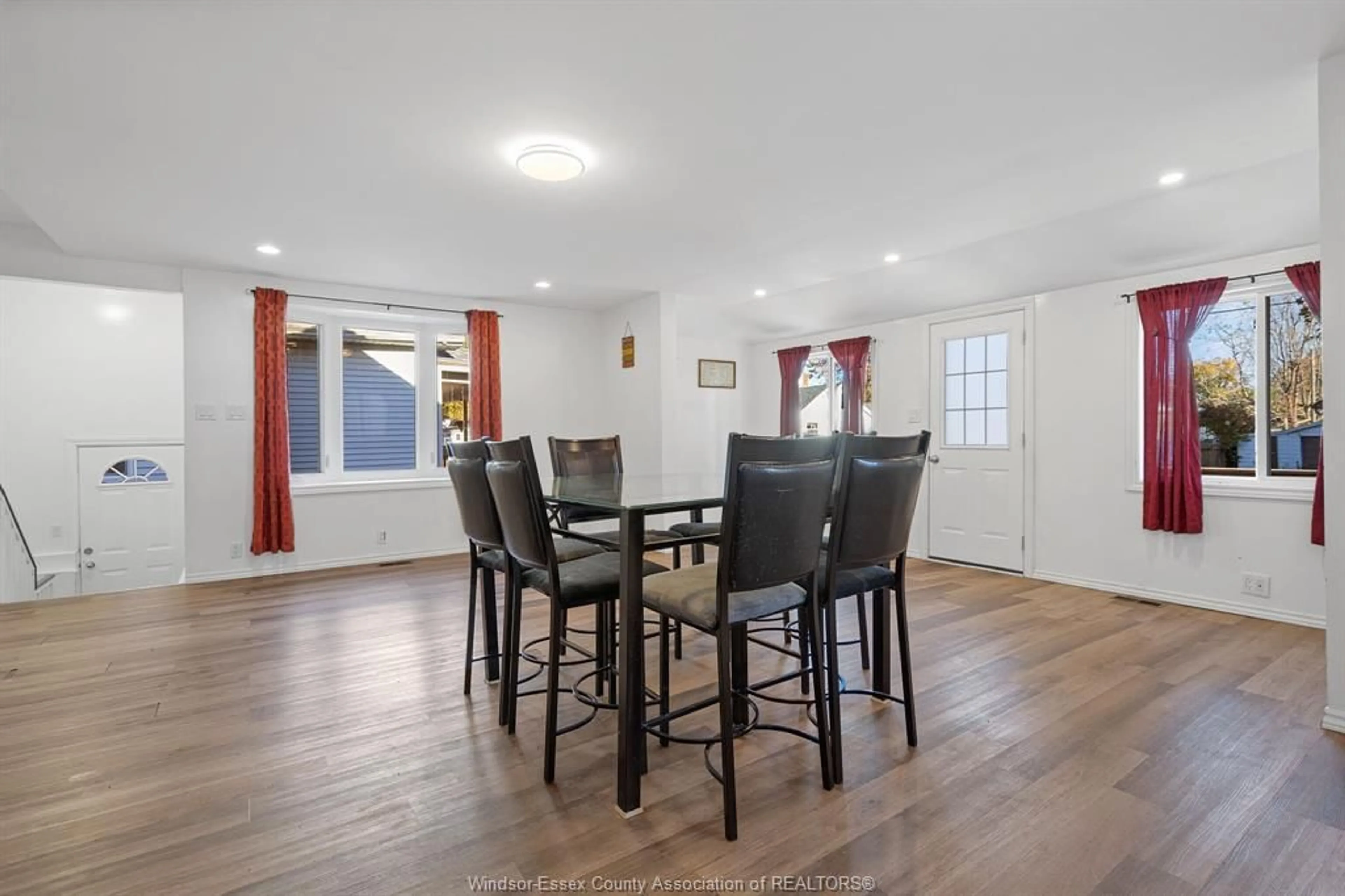 Dining room, wood/laminate floor for 171 EDGAR St, Chatham Ontario N7M 1V6