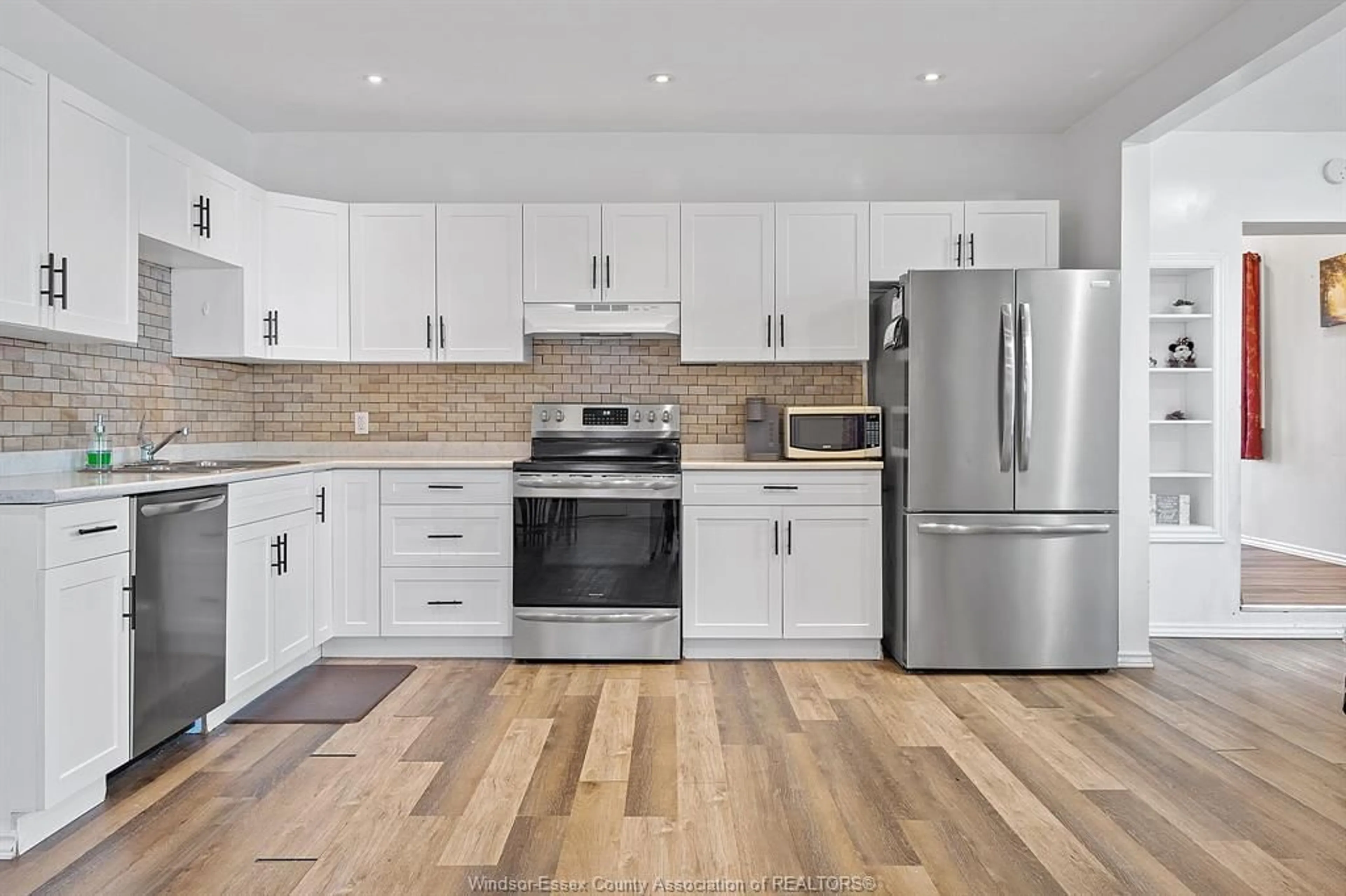 Open concept kitchen, wood/laminate floor for 171 EDGAR St, Chatham Ontario N7M 1V6