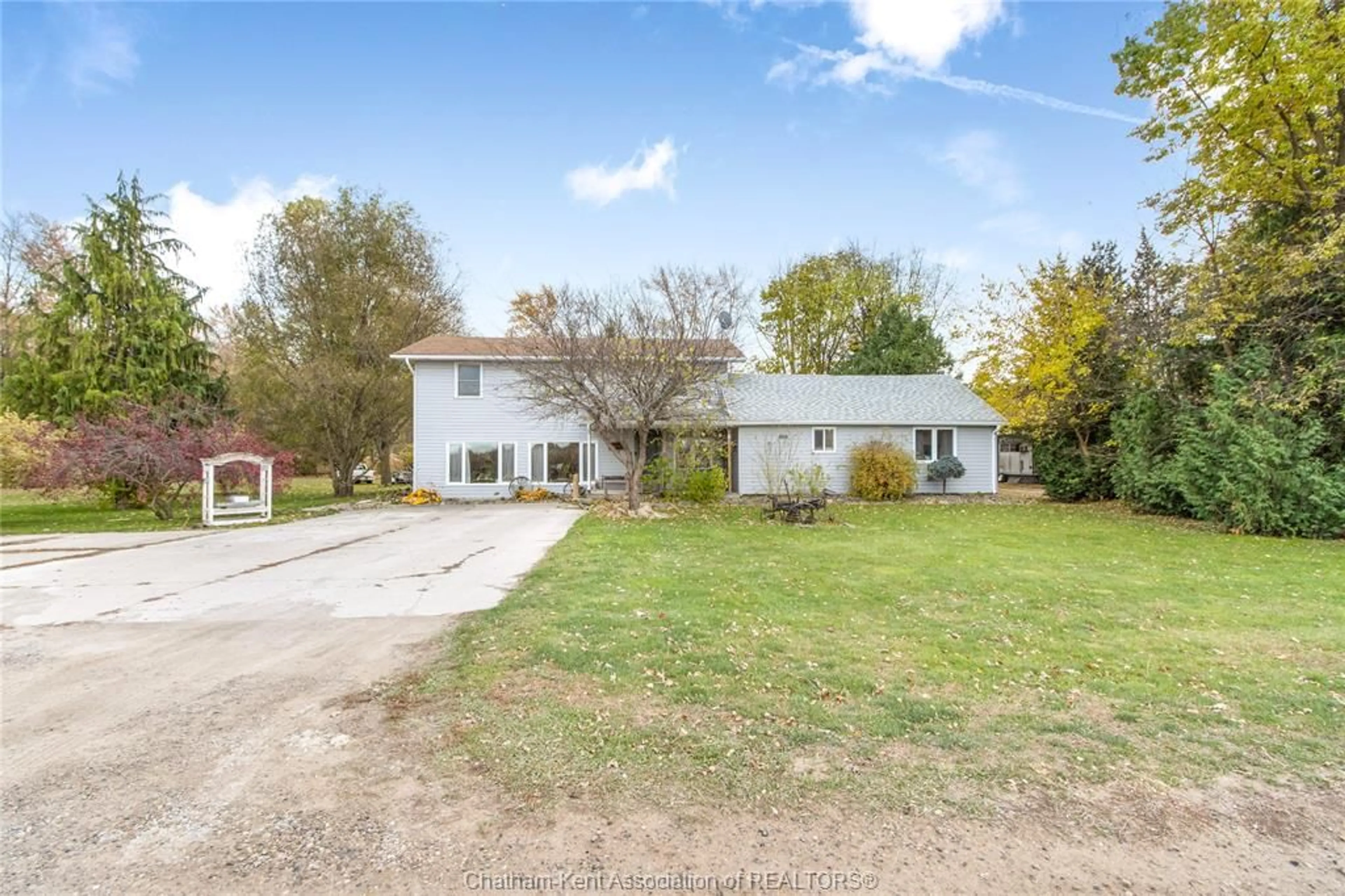 A pic from outside/outdoor area/front of a property/back of a property/a pic from drone, street for 13136 EVERGREEN Line, Thamesville Ontario N0P 2K0