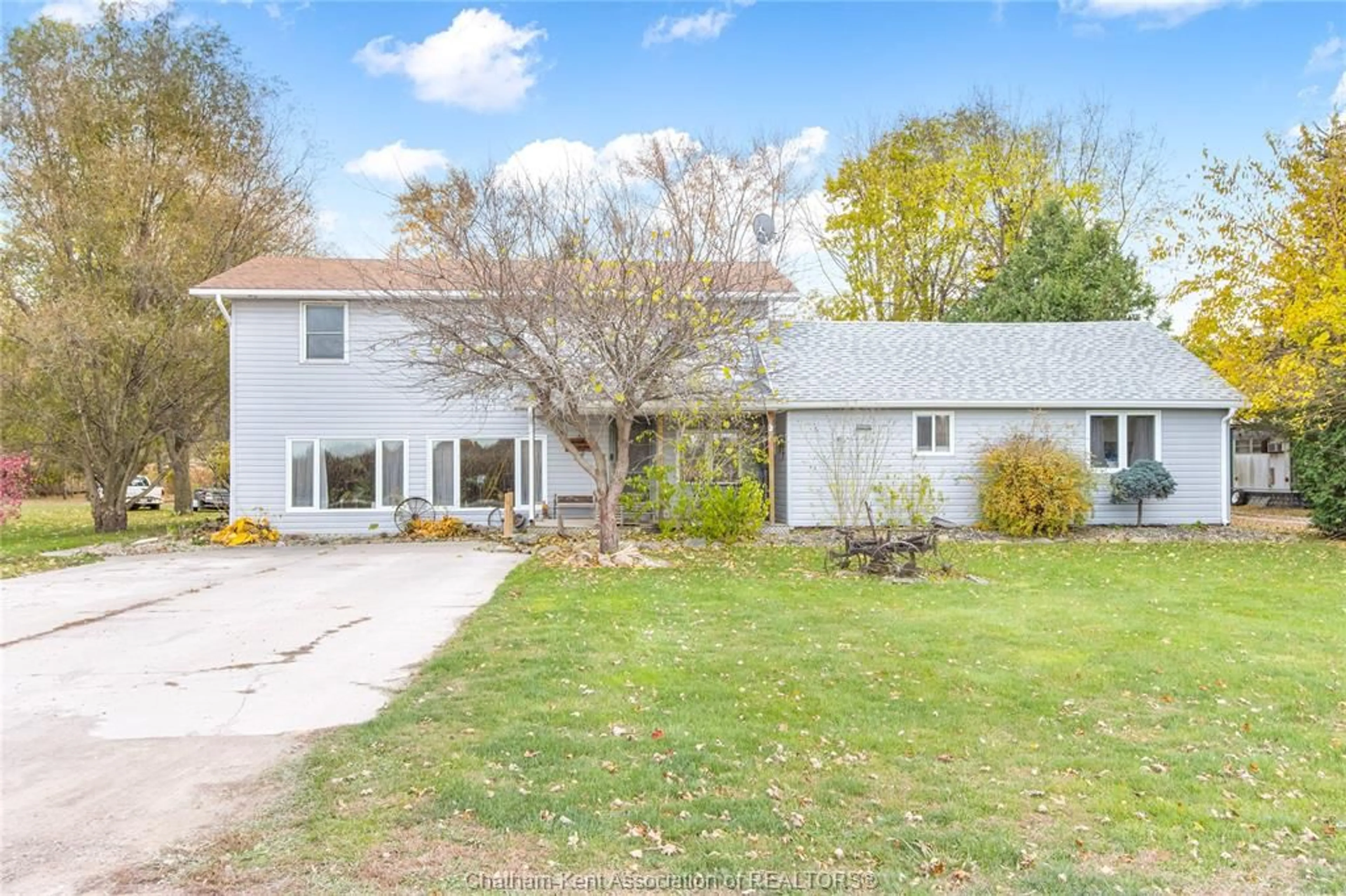 A pic from outside/outdoor area/front of a property/back of a property/a pic from drone, street for 13136 EVERGREEN Line, Thamesville Ontario N0P 2K0