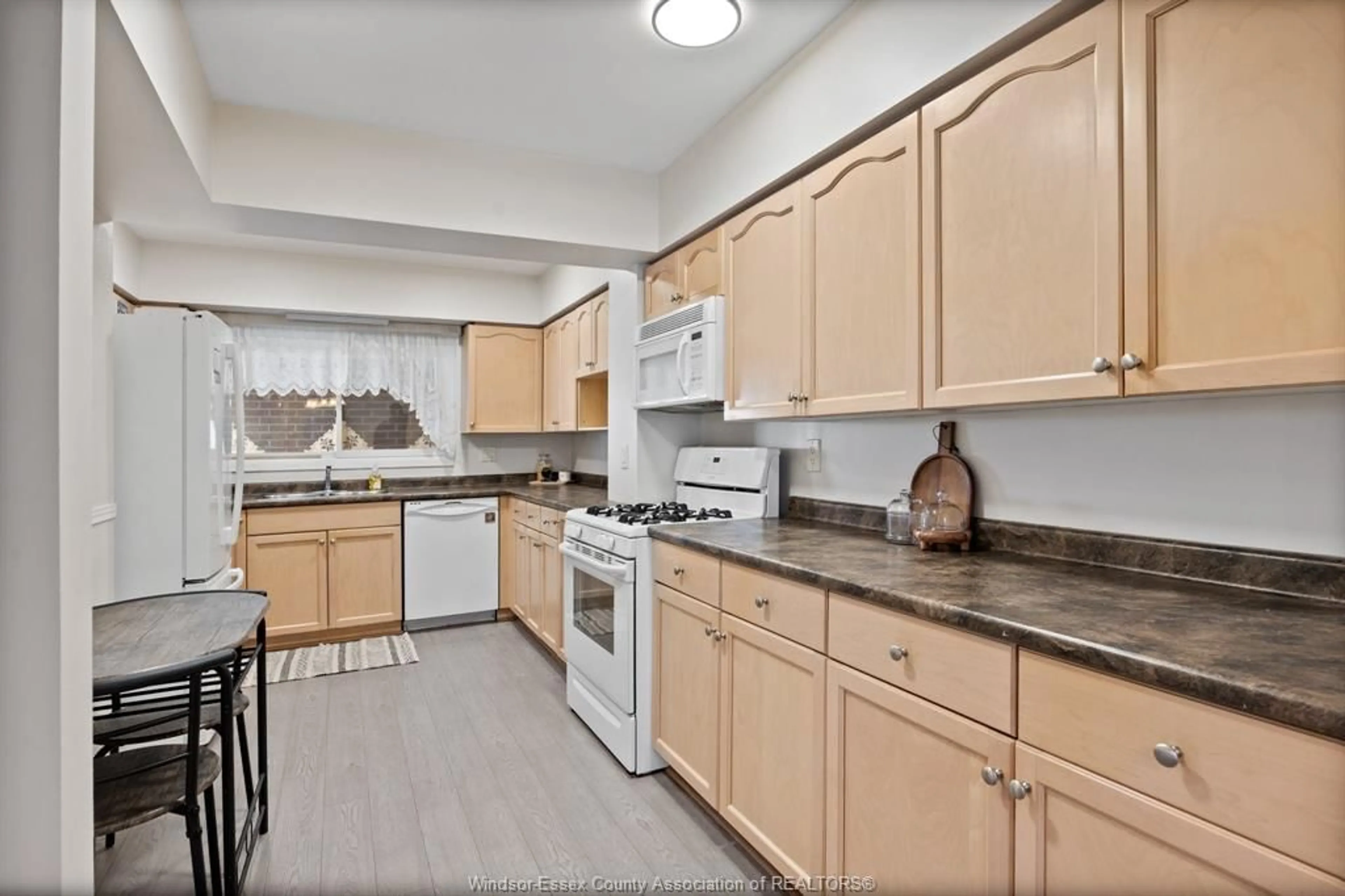 Standard kitchen, unknown for 201 CONCESSION 3 #17, Harrow Ontario N0R 1G0