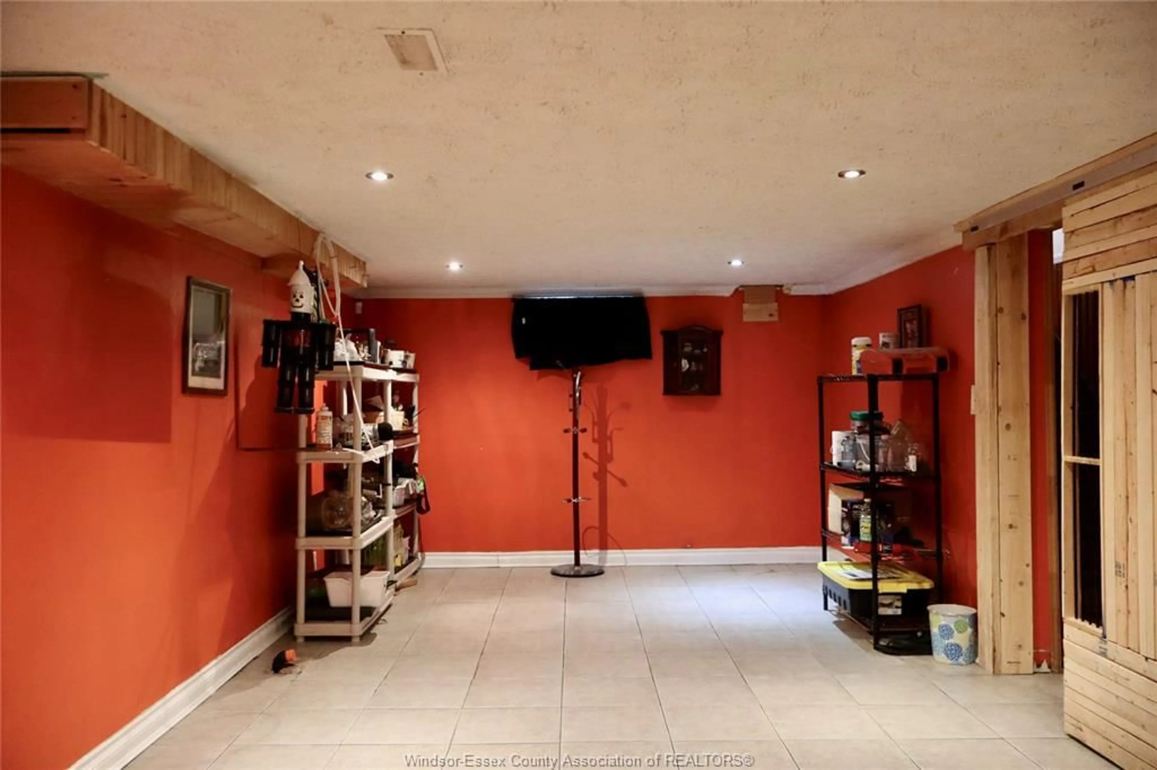 Unknown for 3086 AVONDALE Ave, Windsor Ontario N9E 1X3