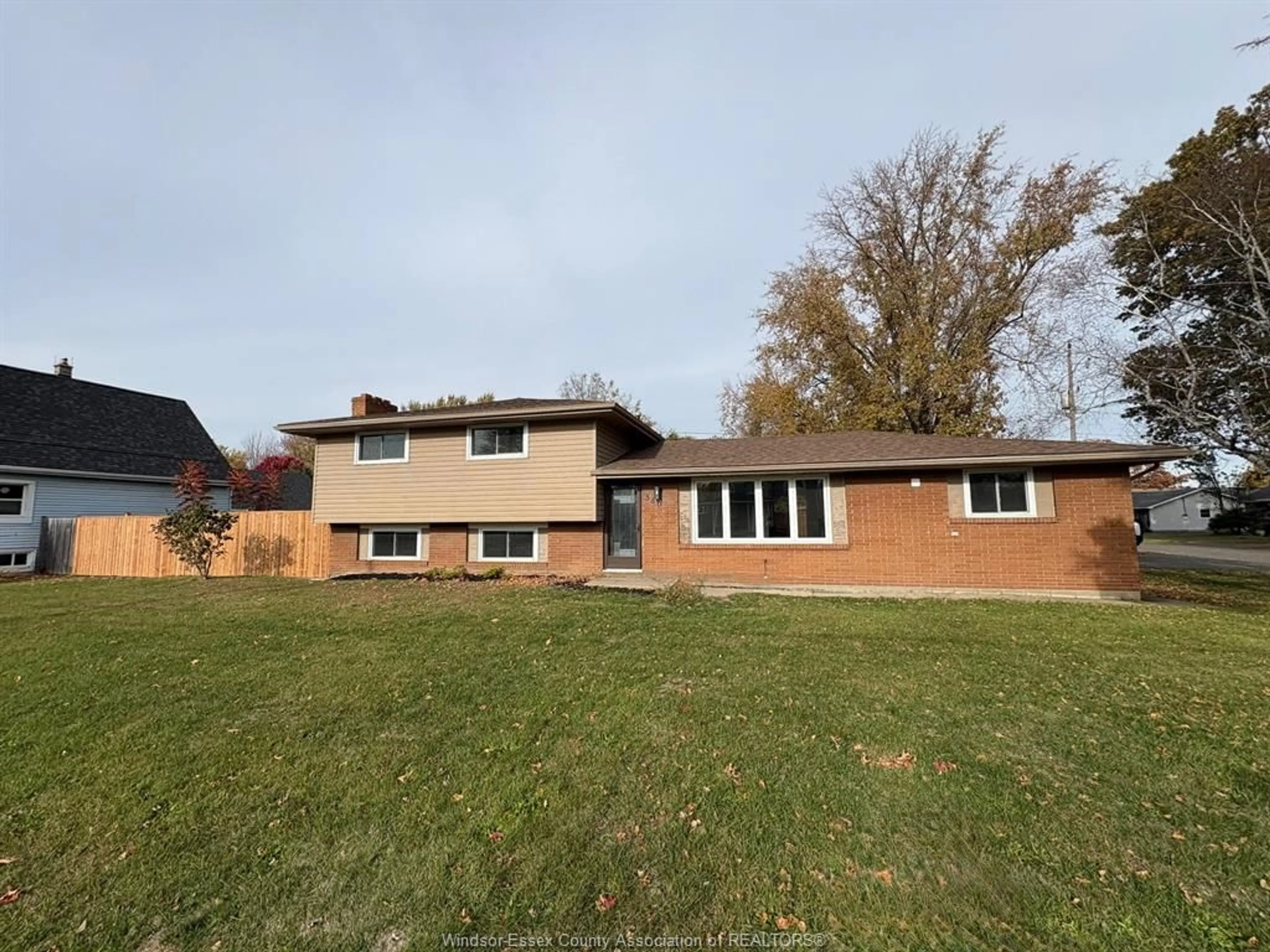 Home with brick exterior material, unknown for 380 HIGHWAY 18, LaSalle Ontario N9J 1Z7
