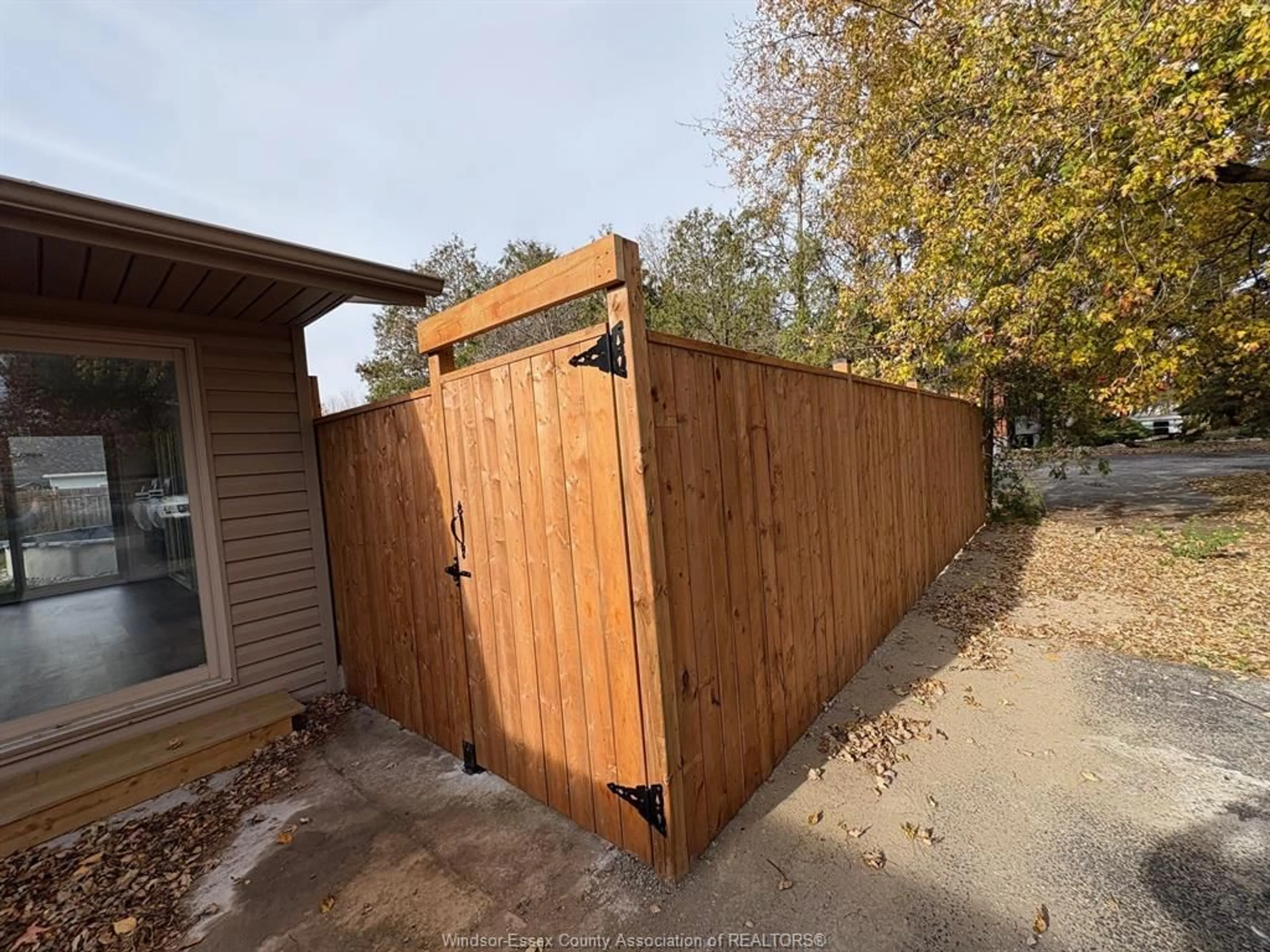 Shed for 380 HIGHWAY 18, LaSalle Ontario N9J 1Z7