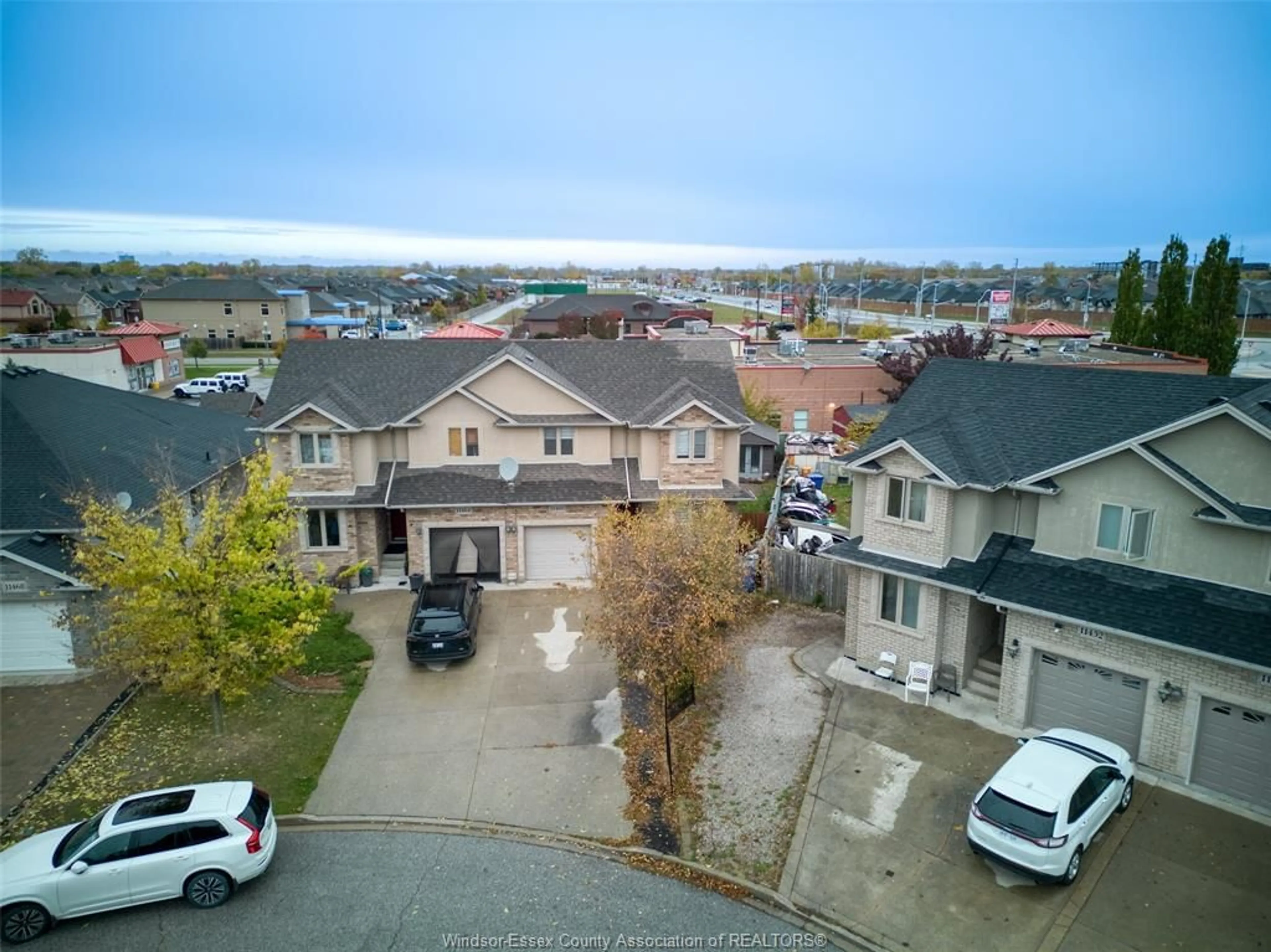A pic from outside/outdoor area/front of a property/back of a property/a pic from drone, city buildings view from balcony for 11460 TIMBER BAY Cres, Windsor Ontario N8R 2K9