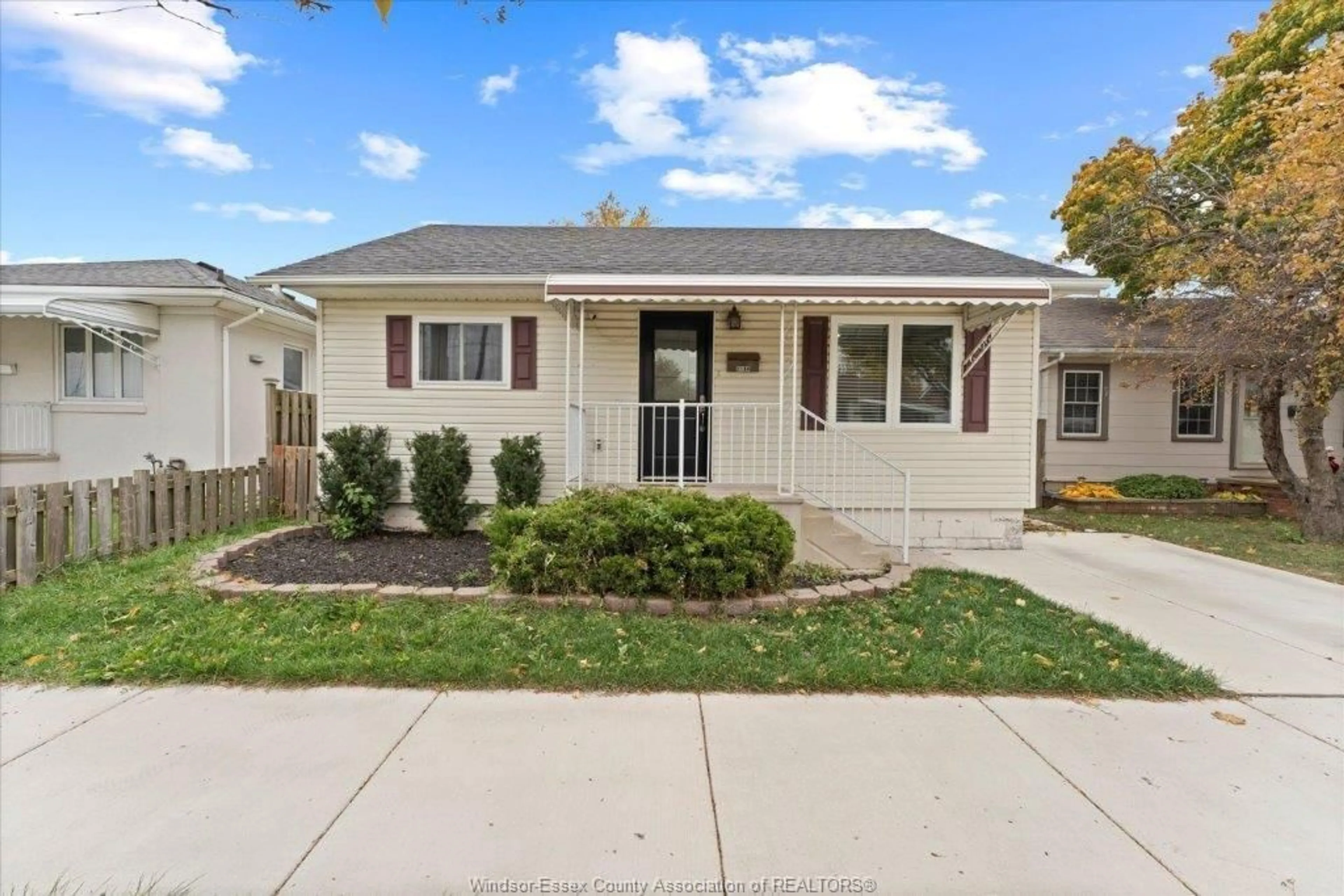 Home with vinyl exterior material, street for 2130 WELLESLEY, Windsor Ontario N8W 2E7