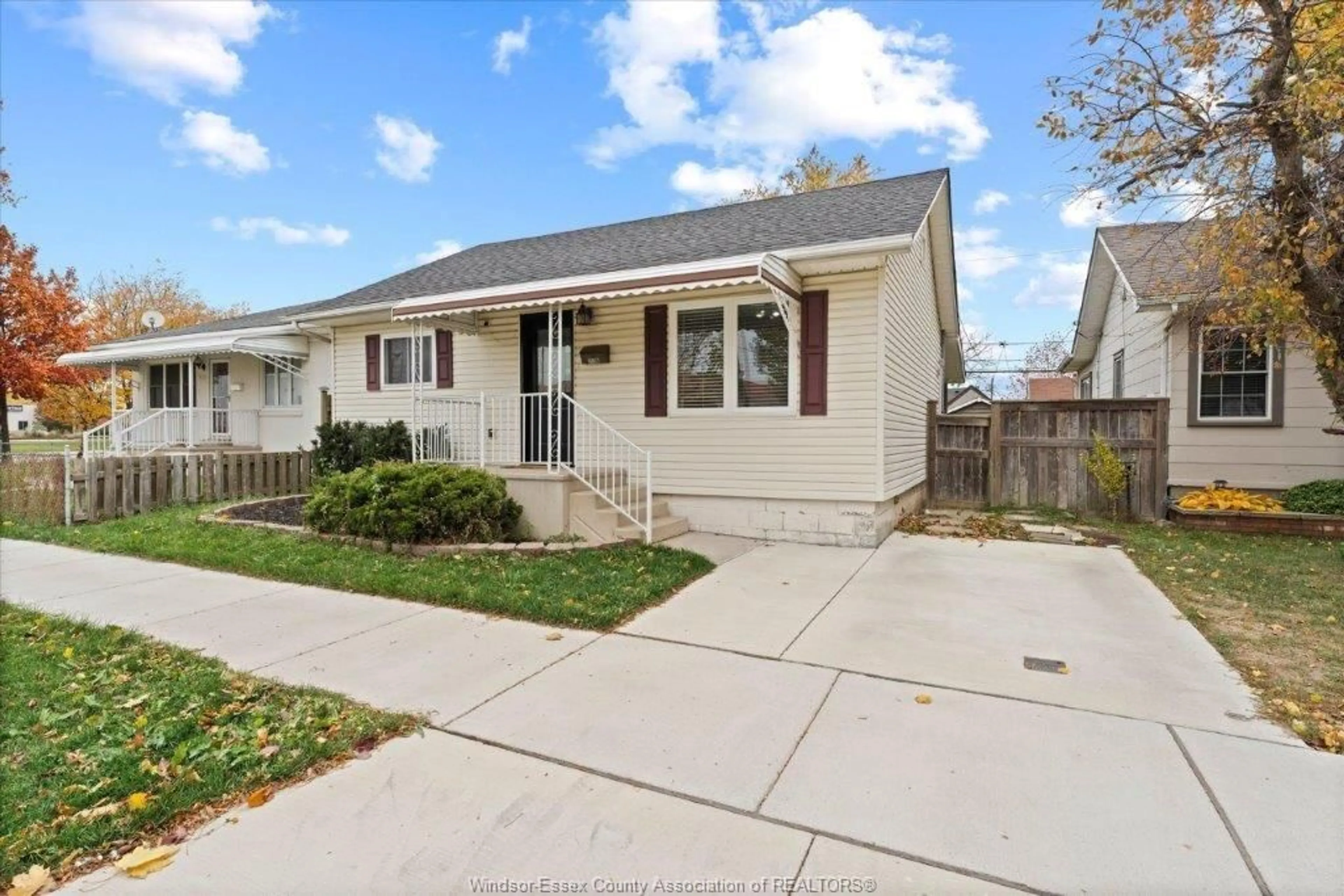 Home with vinyl exterior material, street for 2130 WELLESLEY, Windsor Ontario N8W 2E7