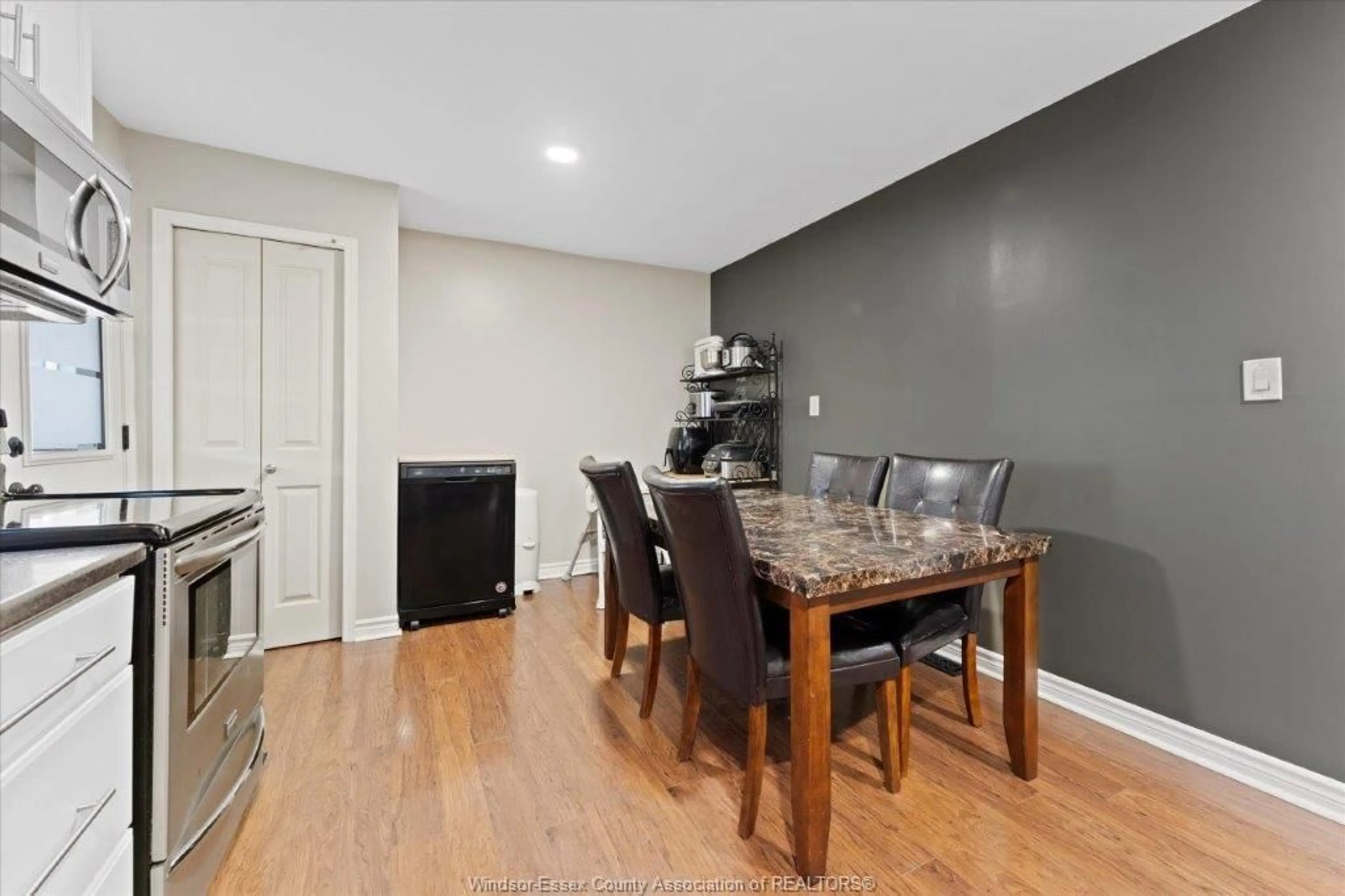 Dining room, wood/laminate floor for 2130 WELLESLEY, Windsor Ontario N8W 2E7