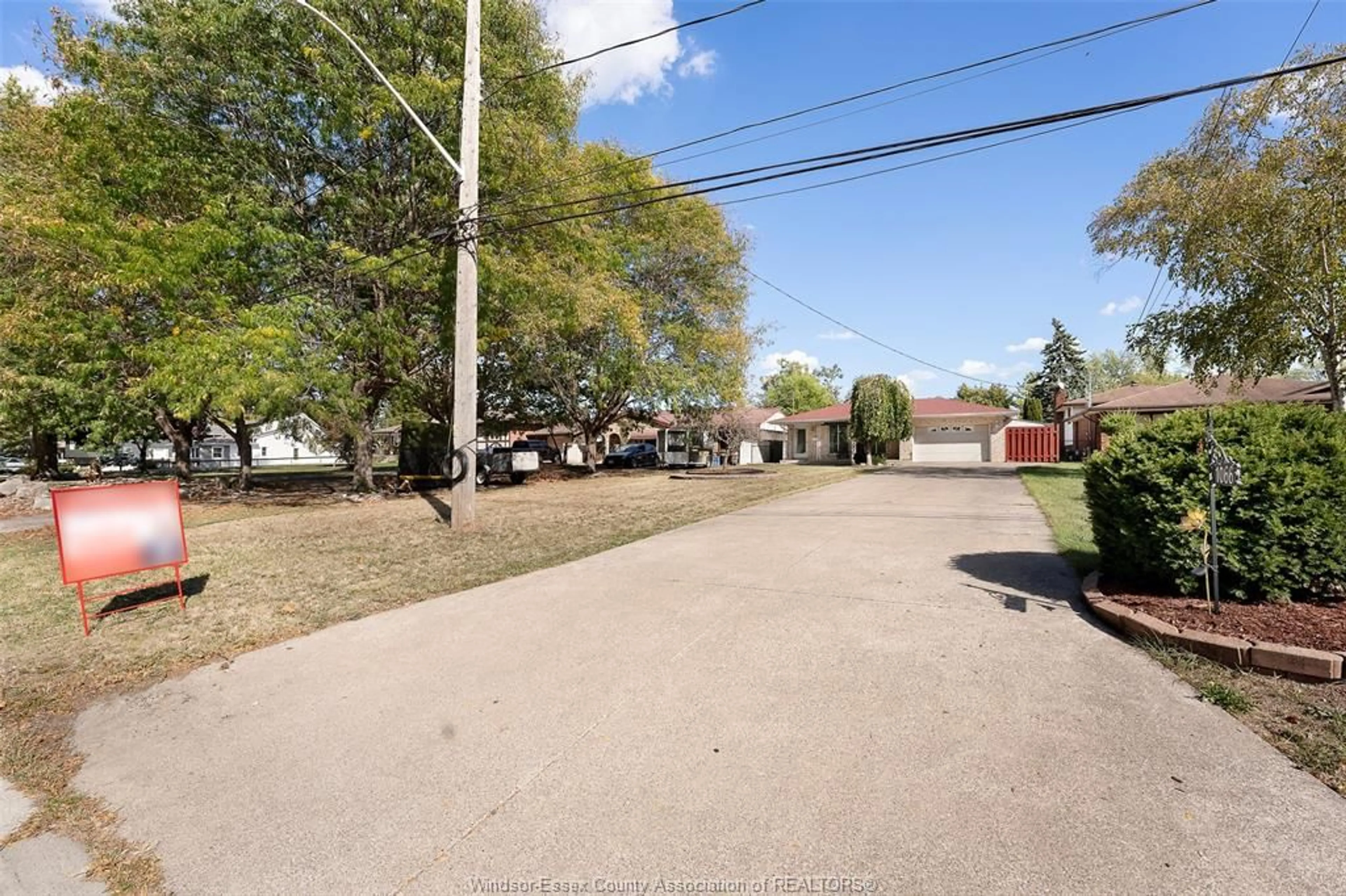 A pic from outside/outdoor area/front of a property/back of a property/a pic from drone, street for 1066 Riverdale Ave, Windsor Ontario N8S 3N6