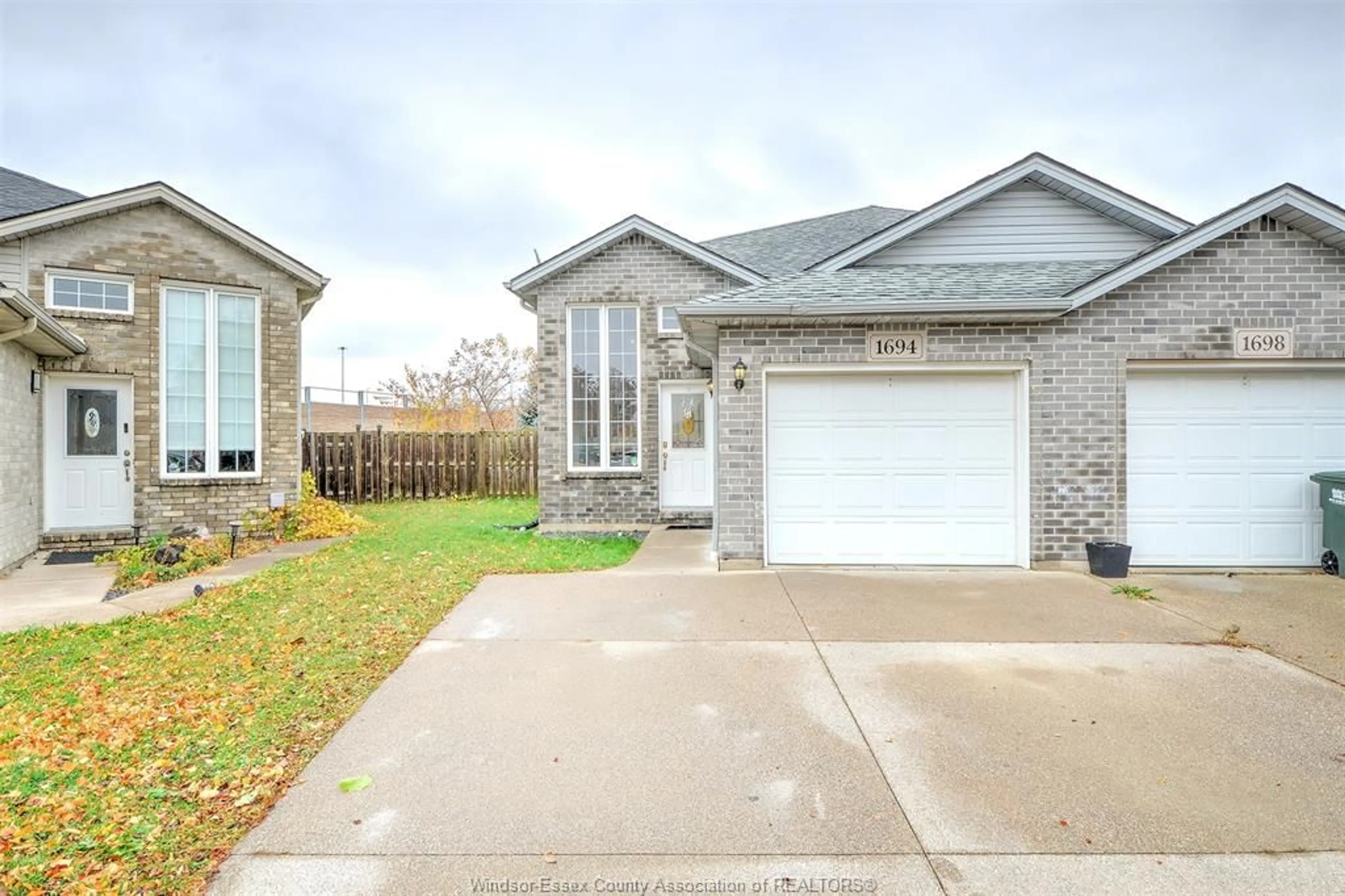 Home with brick exterior material, street for 1694 SAGEBRUSH Crt, Windsor Ontario N9G 3B8