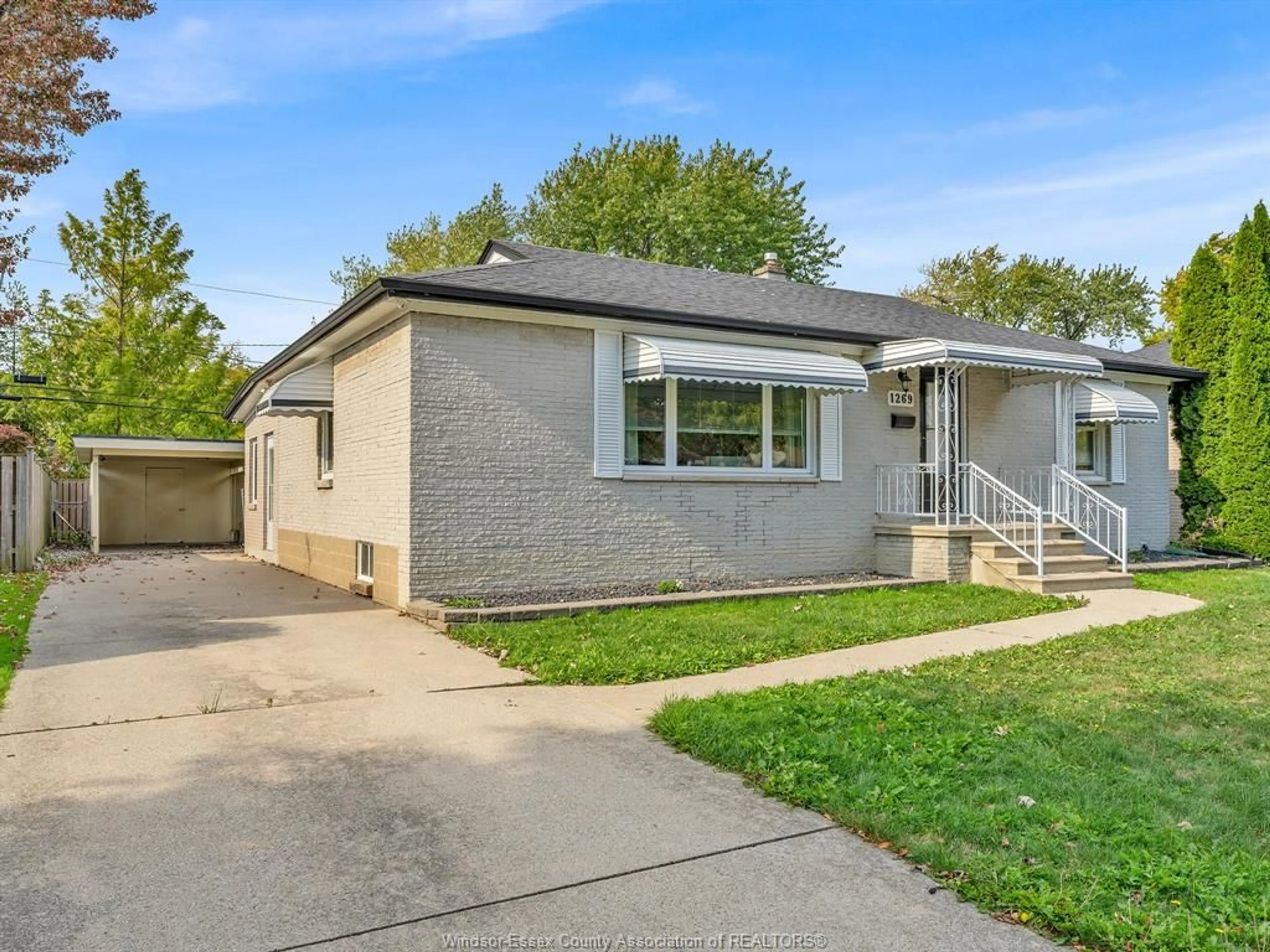 Home with vinyl exterior material, street for 1269 VIRGINIA, Windsor Ontario N8S 2Z1