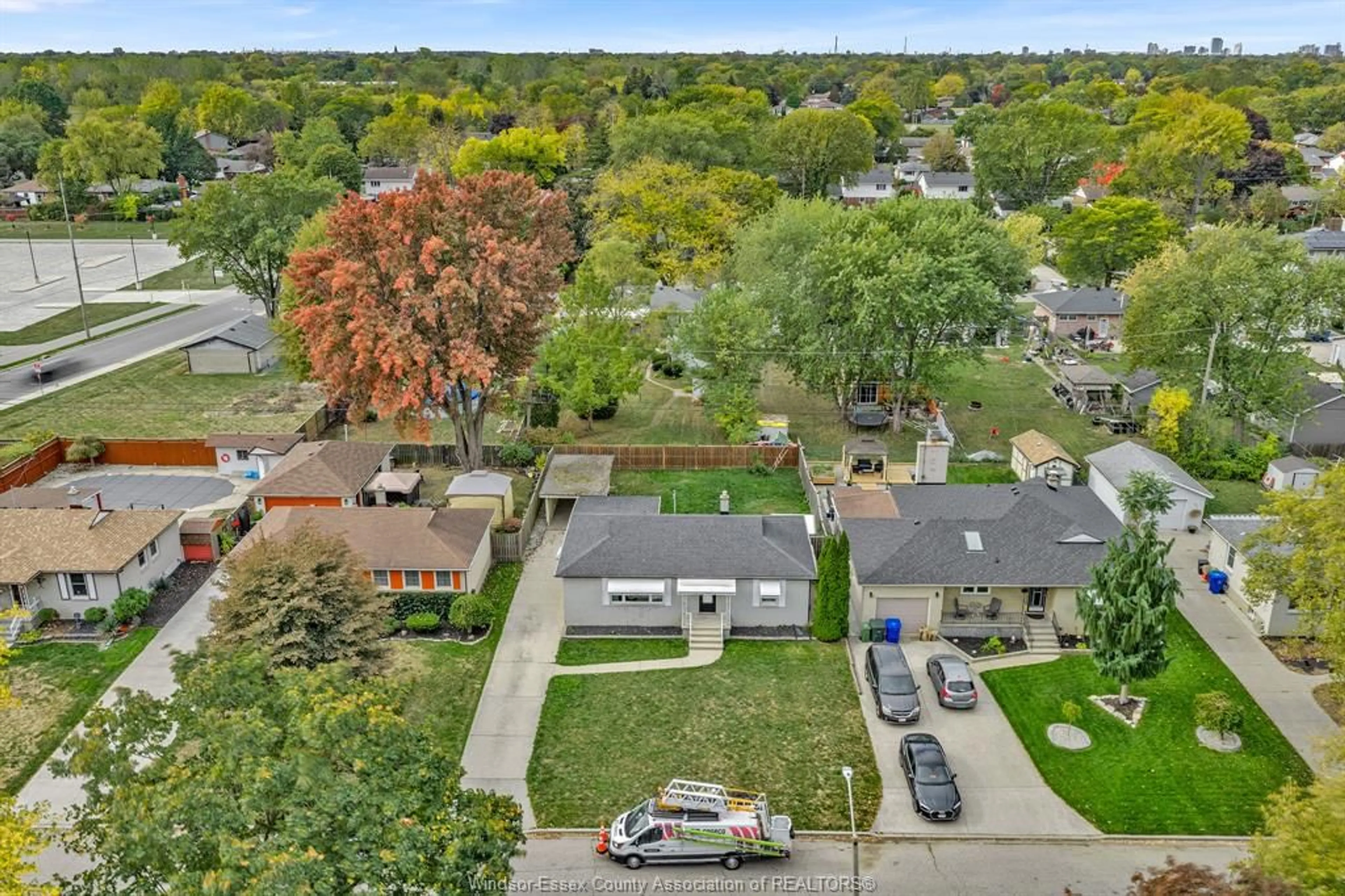 A pic from outside/outdoor area/front of a property/back of a property/a pic from drone, street for 1269 VIRGINIA, Windsor Ontario N8S 2Z1