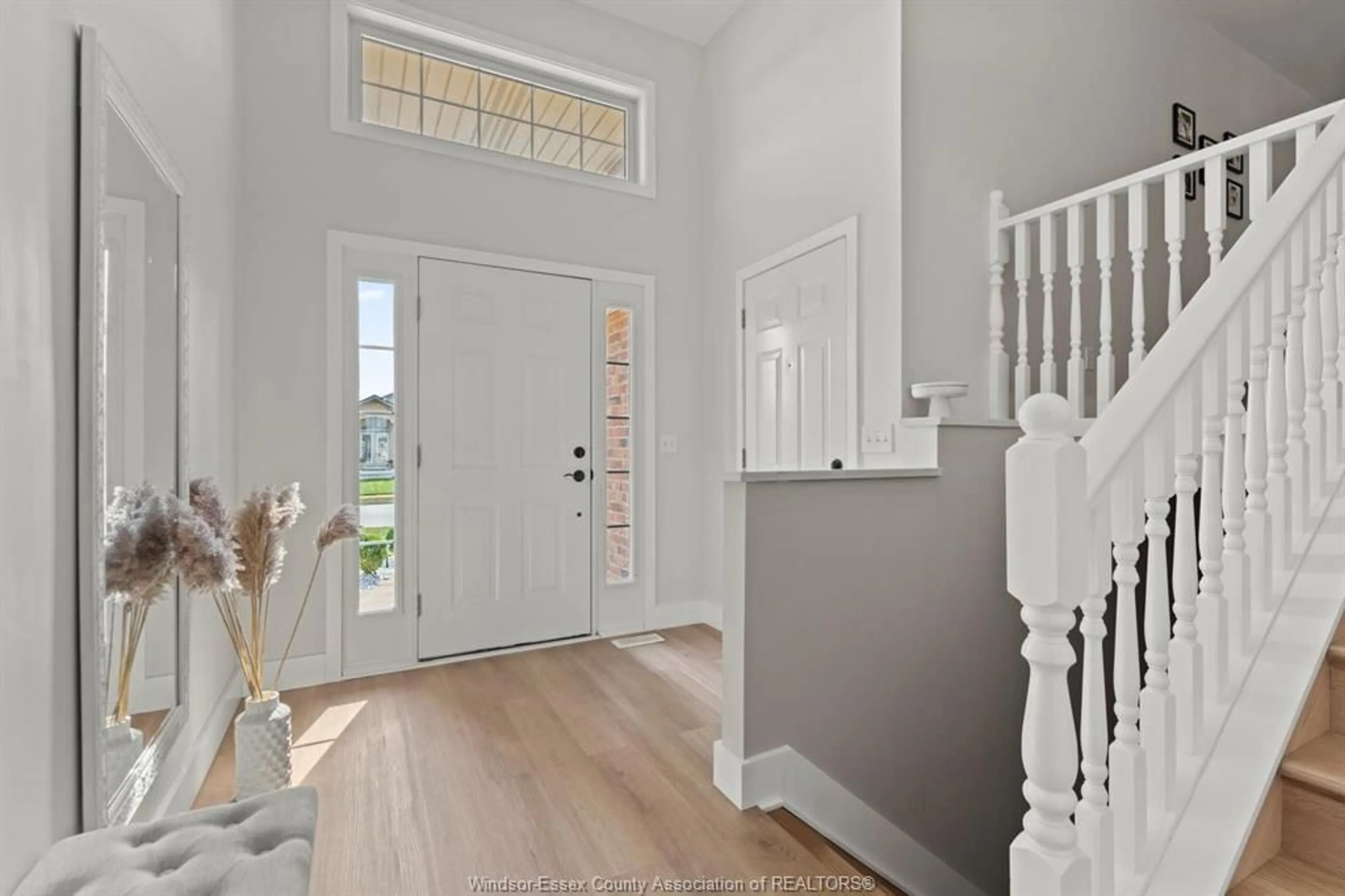 Indoor entryway for 405 JEWEL St, LaSalle Ontario N9J 3X4