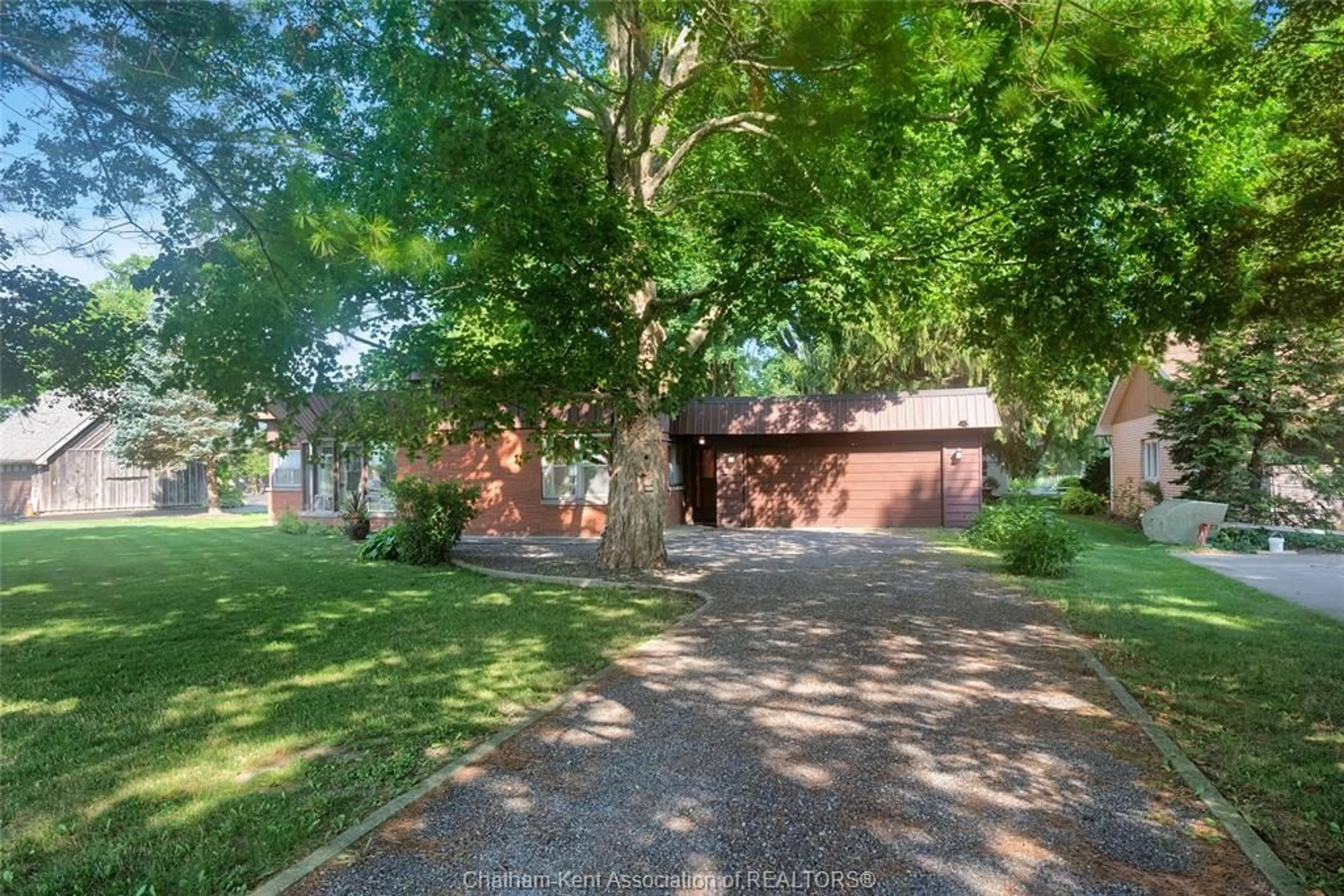 A pic from outside/outdoor area/front of a property/back of a property/a pic from drone, street for 6959 RIVERVIEW Line, Chatham Ontario N7M 5T1