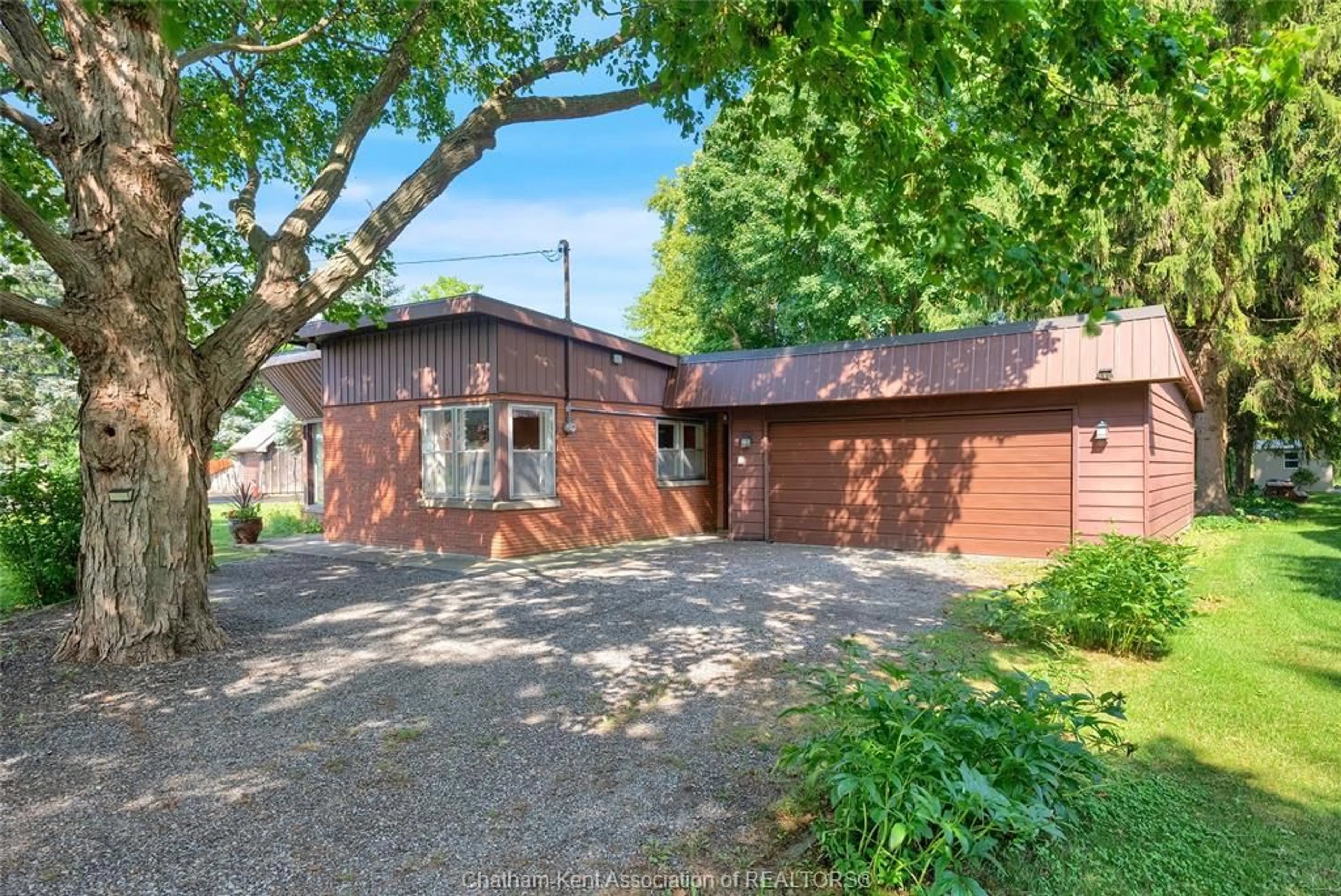 A pic from outside/outdoor area/front of a property/back of a property/a pic from drone, street for 6959 RIVERVIEW Line, Chatham Ontario N7M 5T1