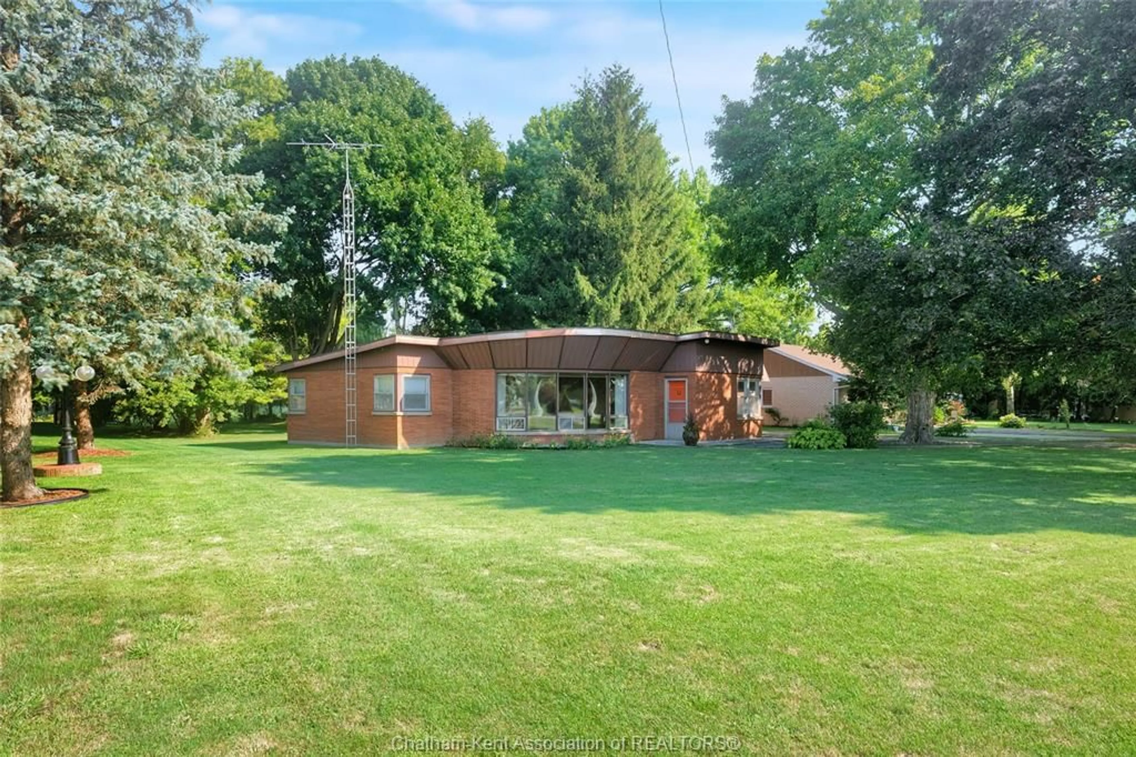 A pic from outside/outdoor area/front of a property/back of a property/a pic from drone, unknown for 6959 RIVERVIEW Line, Chatham Ontario N7M 5T1